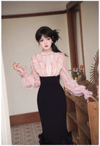 This Pink/Beige Faux Two-Piece Dress is designed with a slim-fit silhouette that enhances elegance and femininity. Featuring a flattering mermaid hem and delicate ruffle details, it creates graceful movement with every step. The clever faux two-piece design adds layering without bulk, achieving both sophistication and comfort. Perfect for autumn outings, gatherings, or daily wear, this dress offers a chic and figure-flattering style that blends modern elegance with seasonal charm.