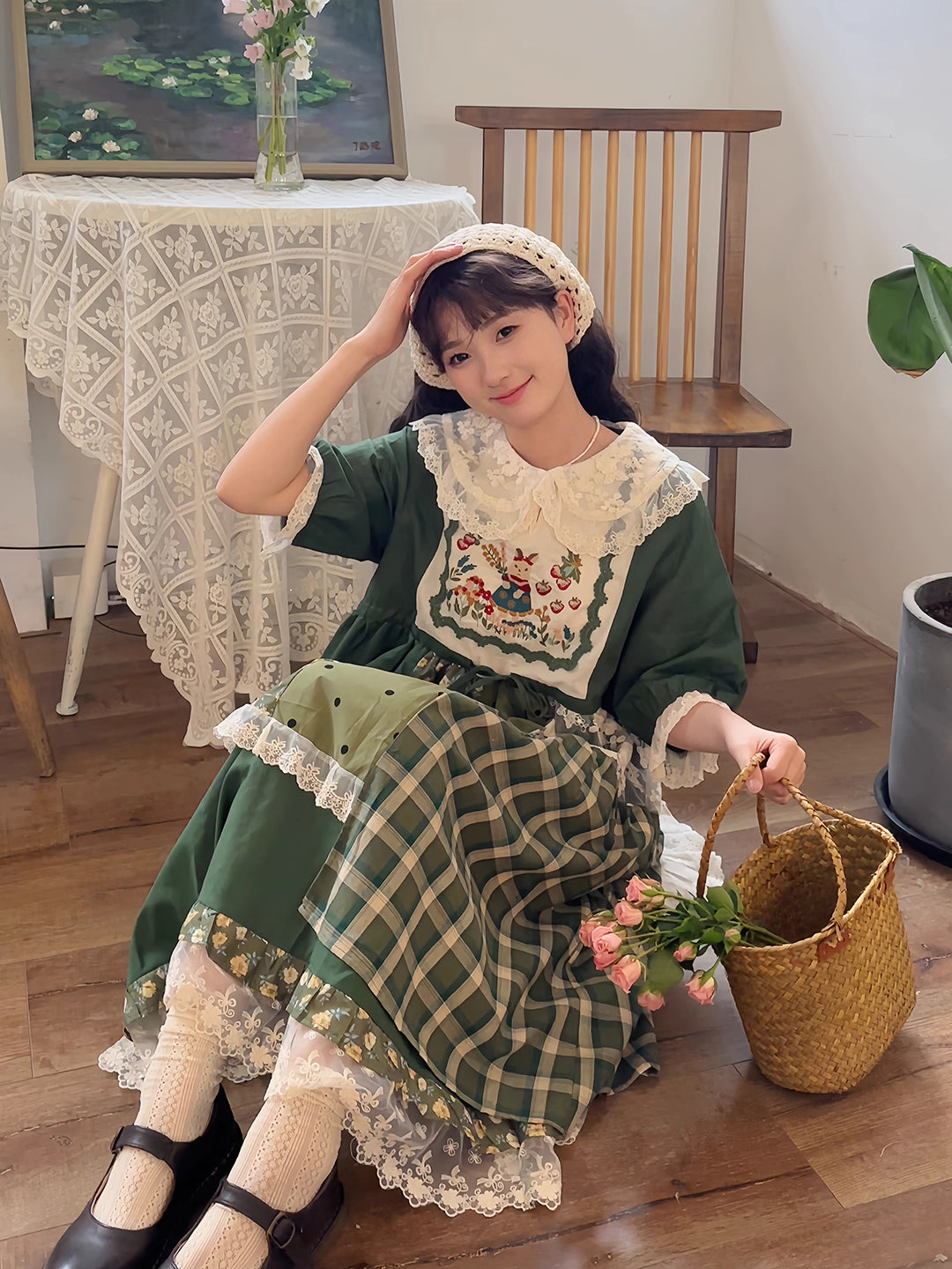 Design Concept:
This Sweet Lolita dress features a charming green floral patchwork design, crafted from soft cotton for a comfortable and breathable fit. The long sleeves and delicate doll collar add a touch of innocence and vintage charm, while the loose silhouette creates a gentle, flowing look. Perfect for daily wear, tea parties, or casual spring outings, this dress brings a cozy yet whimsical feel to your Lolita wardrobe.
