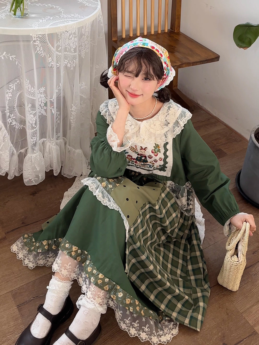 Design Concept:
This Sweet Lolita dress features a charming green floral patchwork design, crafted from soft cotton for a comfortable and breathable fit. The long sleeves and delicate doll collar add a touch of innocence and vintage charm, while the loose silhouette creates a gentle, flowing look. Perfect for daily wear, tea parties, or casual spring outings, this dress brings a cozy yet whimsical feel to your Lolita wardrobe.