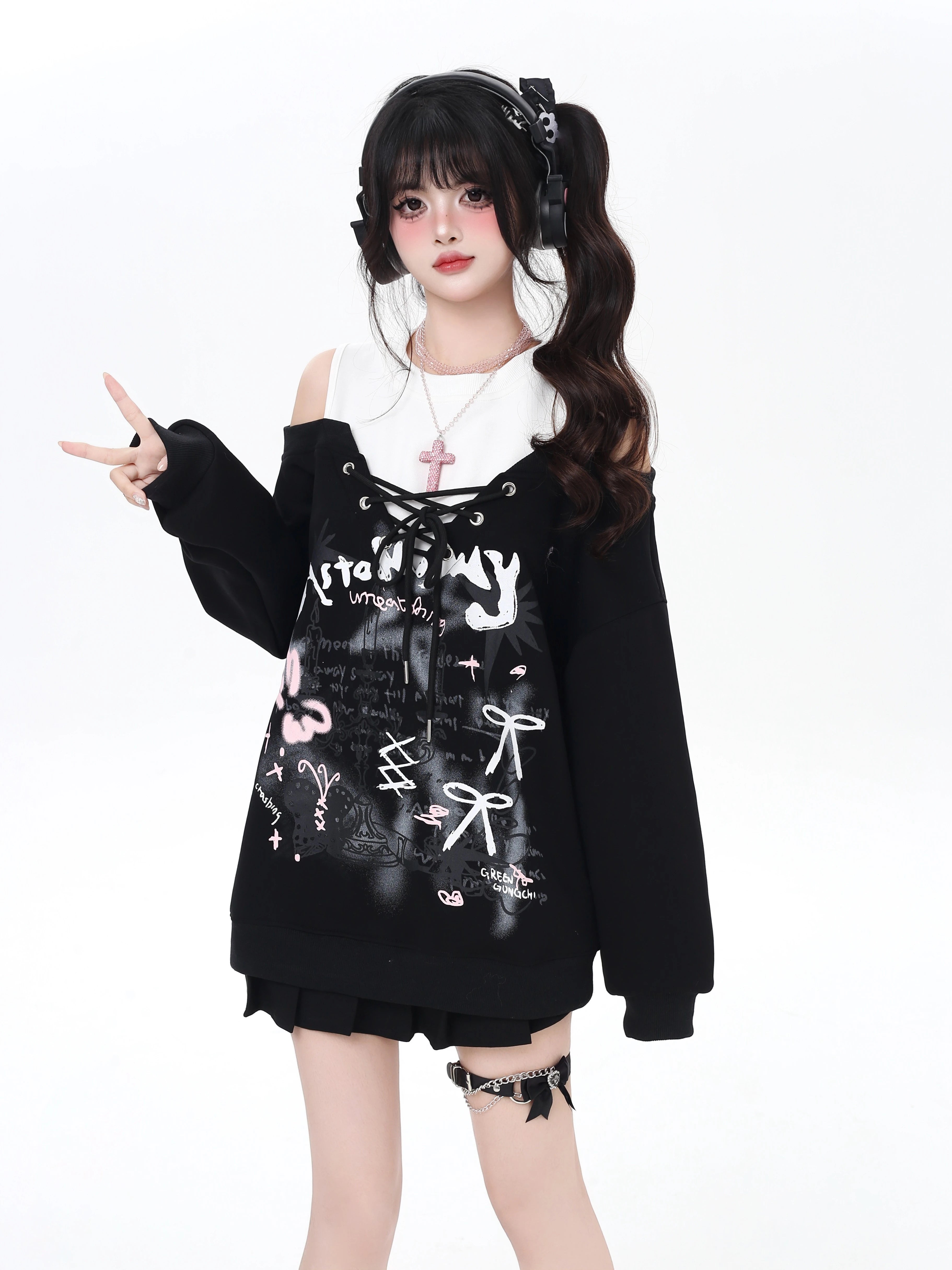 Design Concept:
This Lolita blouse features a playful two-layer design with a subtle off-shoulder cut, combining light gray and black for a chic, versatile look. Crafted for comfort and style, the blouse includes delicate bow tie details and a loose fit, perfect for autumn and winter casual wear. Ideal for daily Lolita outfits, tea parties, or streetwear styling, it adds a sweet yet slightly edgy touch to any ensemble.