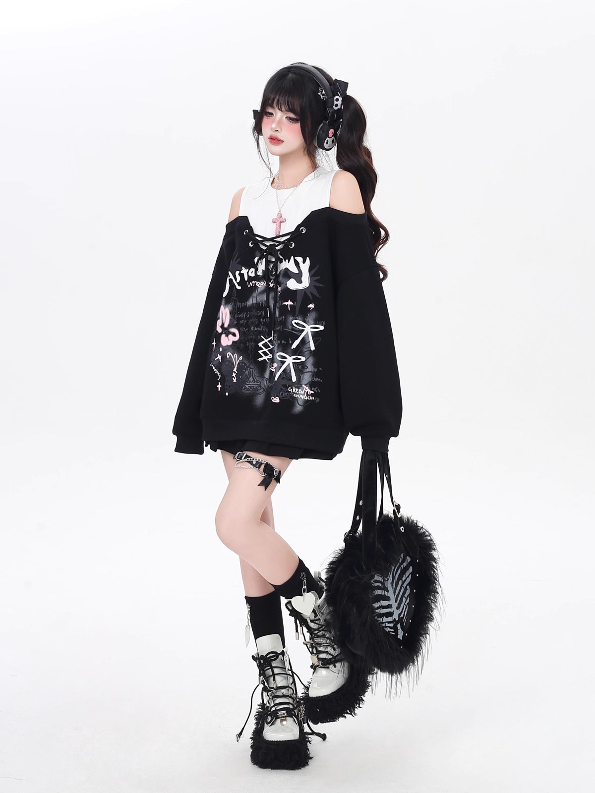 Design Concept:
This Lolita blouse features a playful two-layer design with a subtle off-shoulder cut, combining light gray and black for a chic, versatile look. Crafted for comfort and style, the blouse includes delicate bow tie details and a loose fit, perfect for autumn and winter casual wear. Ideal for daily Lolita outfits, tea parties, or streetwear styling, it adds a sweet yet slightly edgy touch to any ensemble.