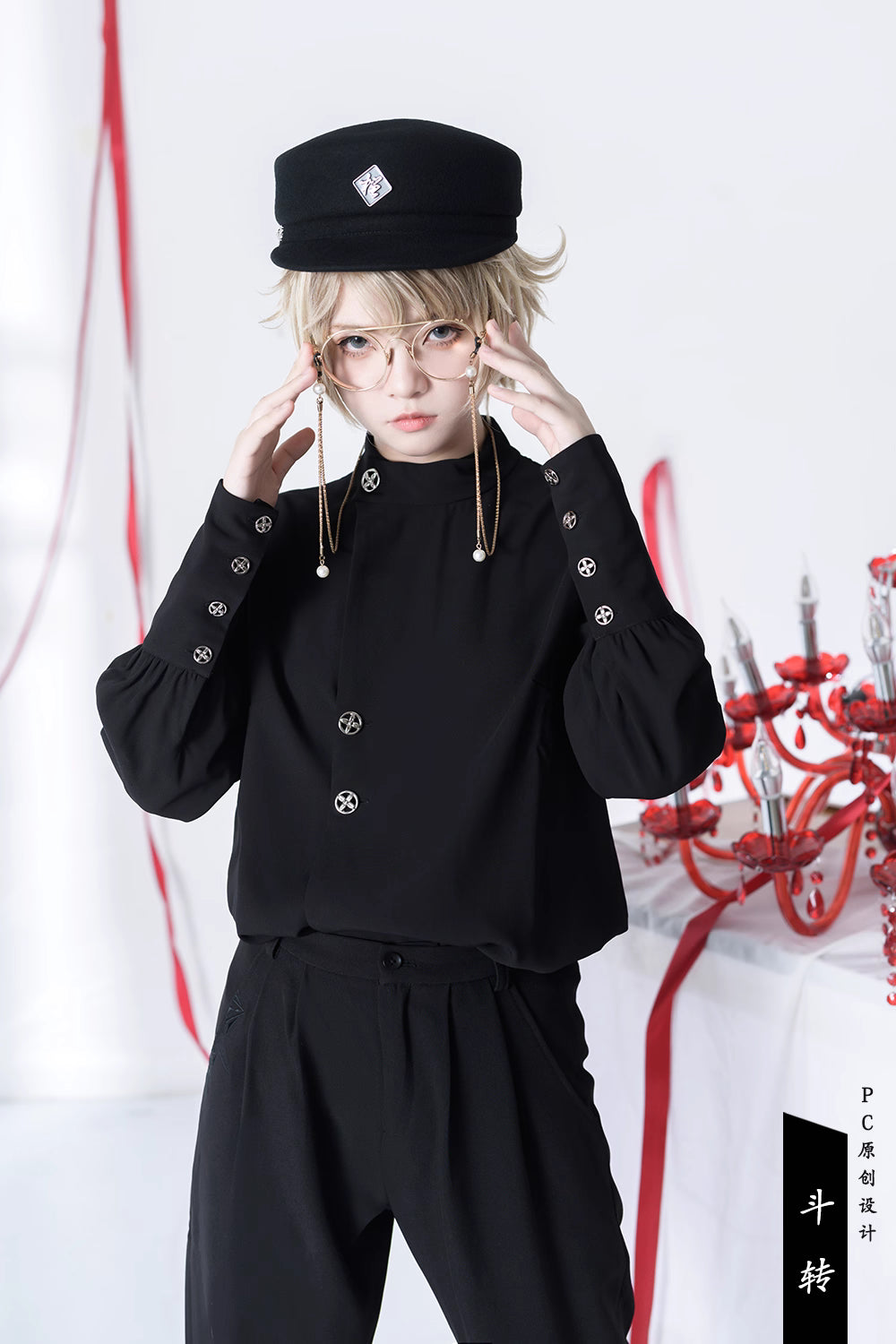 Design Concept:
This Lolita-style Ouji Fashion blouse in classic black features a vintage-inspired stand collar and a relaxed, loose fit. The long sleeves and minimalist design create a refined yet effortlessly stylish look, making it perfect for daily wear, casual outings, or tea party gatherings.