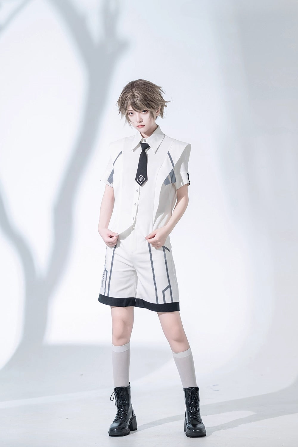 Design Concept:
This Ouji-style Lolita shirt in classic white combines a crisp, clean aesthetic with a boyish charm. Featuring short sleeves and a tailored fit, it offers both comfort and style. The minimalist design makes it versatile for daily wear, casual outings, or tea party gatherings. Perfect for creating a refined yet playful Lolita look, suitable for both male and female styling.