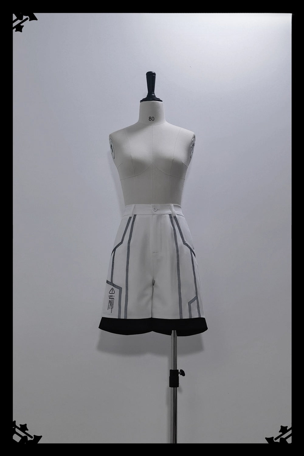 Design Concept:

These Ouji Fashion Lolita shorts in black and white feature a sleek, boyish design with a high waist for a comfortable and flattering fit. Crafted for both style and ease, the shorts are perfect for daily wear, casual outings, or themed Lolita looks. The versatile two-tone color scheme adds a touch of classic elegance while maintaining a modern, edgy aesthetic. Suitable for both male and female Lolita enthusiasts seeking a refined yet playful outfit staple.