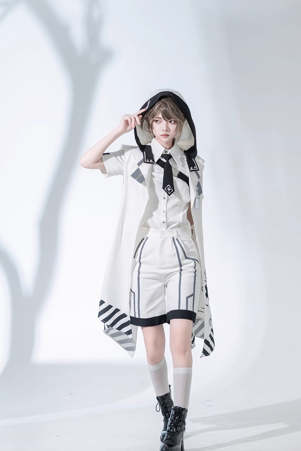 Design Concept:
Step into classic Ouji fashion with this white hooded Lolita cape. Crafted for both style and comfort, the cloak features a flowing silhouette and a versatile hood, perfect for layering over your favorite Lolita or Ouji outfits. Ideal for daily wear, casual outings, or tea parties, this elegant piece adds a refined, princely touch to your ensemble.