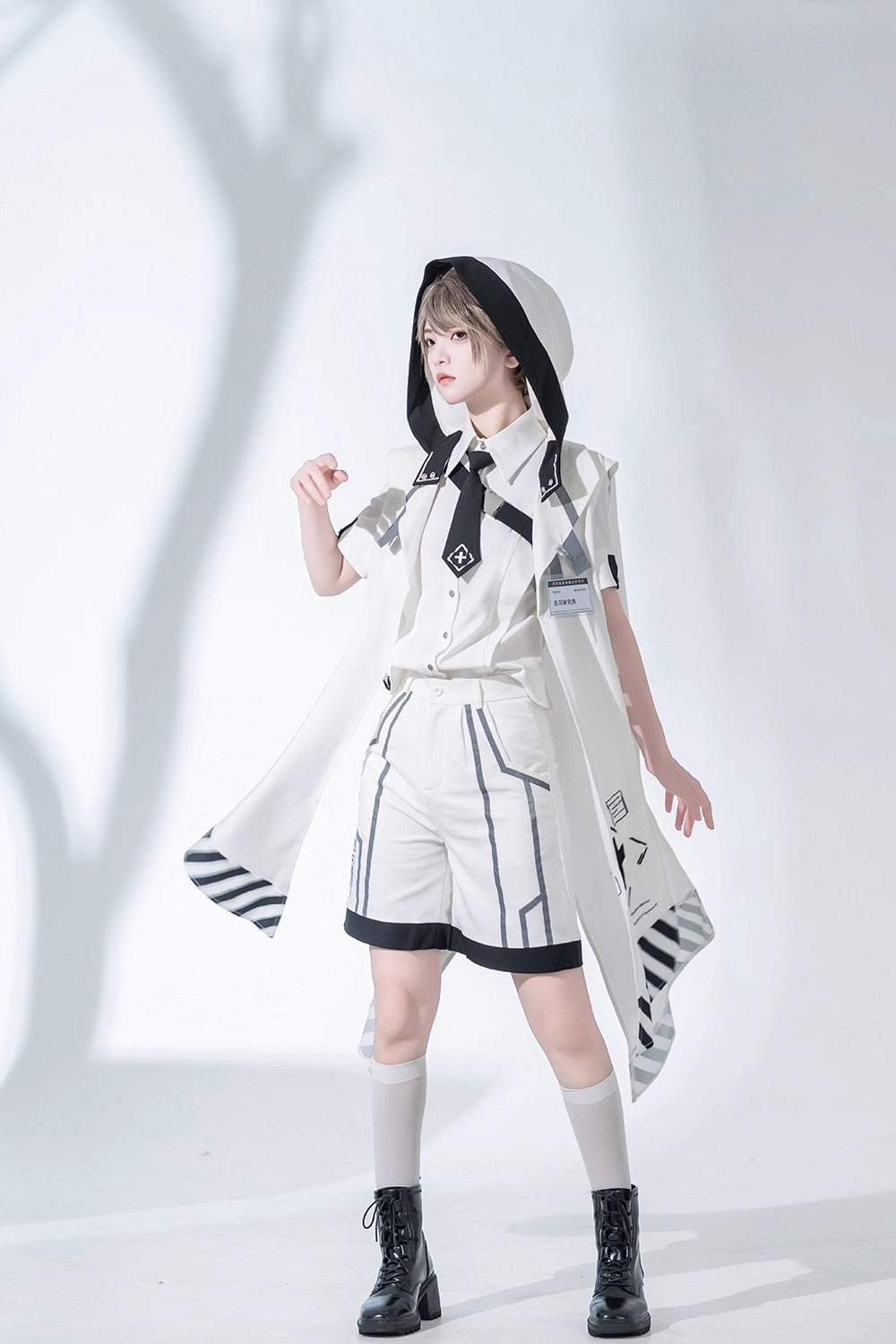 Design Concept:
Step into classic Ouji fashion with this white hooded Lolita cape. Crafted for both style and comfort, the cloak features a flowing silhouette and a versatile hood, perfect for layering over your favorite Lolita or Ouji outfits. Ideal for daily wear, casual outings, or tea parties, this elegant piece adds a refined, princely touch to your ensemble.