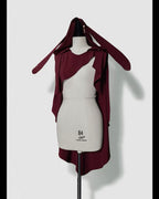 Design Concept:
This Ouji Fashion Lolita cloak in a striking red tone combines elegance with a bold, cool aesthetic. Designed with a flowing cape silhouette, it enhances the prince-style charm while maintaining a refined edge. The loose yet structured cut ensures comfort and versatility, making it suitable for daily wear, stage outfits, or special gatherings. A statement piece that captures both sophistication and a handsome aura, perfect for those seeking a dramatic and stylish look.