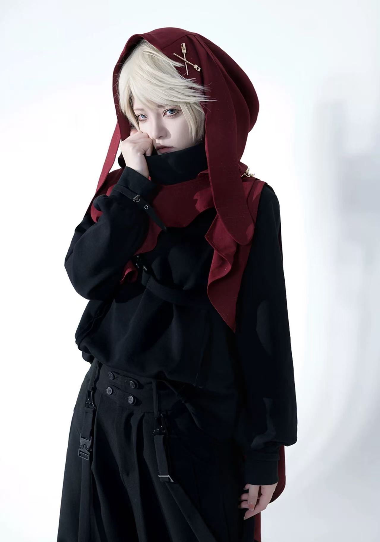 Design Concept:
This Ouji Fashion Lolita cloak in a striking red tone combines elegance with a bold, cool aesthetic. Designed with a flowing cape silhouette, it enhances the prince-style charm while maintaining a refined edge. The loose yet structured cut ensures comfort and versatility, making it suitable for daily wear, stage outfits, or special gatherings. A statement piece that captures both sophistication and a handsome aura, perfect for those seeking a dramatic and stylish look.