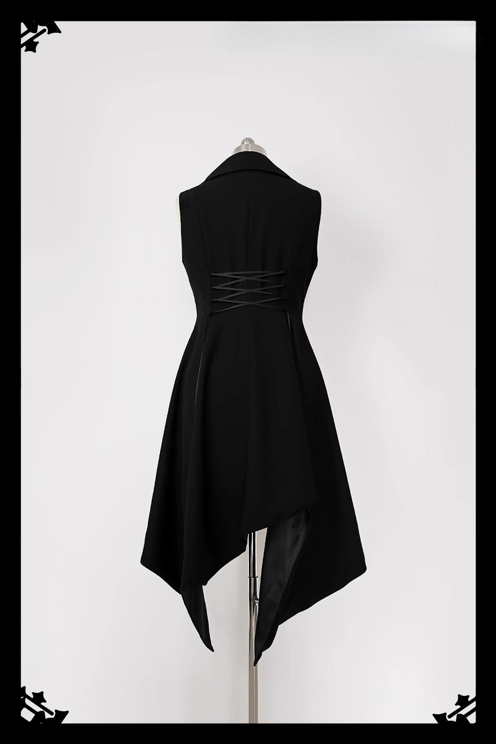 Design Concept:
This Ouji Fashion Lolita vest in classic black takes inspiration from medieval prince aesthetics with an asymmetrical long waistcoat design. Crafted with a refined silhouette, it blends vintage elegance with a bold modern edge. Available in both men’s and women’s versions, this versatile piece adds a statement layer to daily outfits, stage performances, or themed gatherings. Perfect for those who enjoy Ouji fashion’s balance of sophistication and individuality.