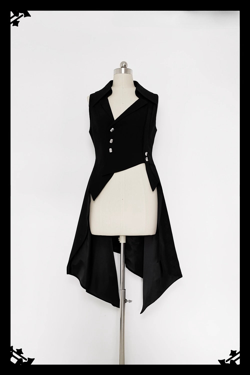 Design Concept:
This Ouji Fashion Lolita vest in classic black takes inspiration from medieval prince aesthetics with an asymmetrical long waistcoat design. Crafted with a refined silhouette, it blends vintage elegance with a bold modern edge. Available in both men’s and women’s versions, this versatile piece adds a statement layer to daily outfits, stage performances, or themed gatherings. Perfect for those who enjoy Ouji fashion’s balance of sophistication and individuality.