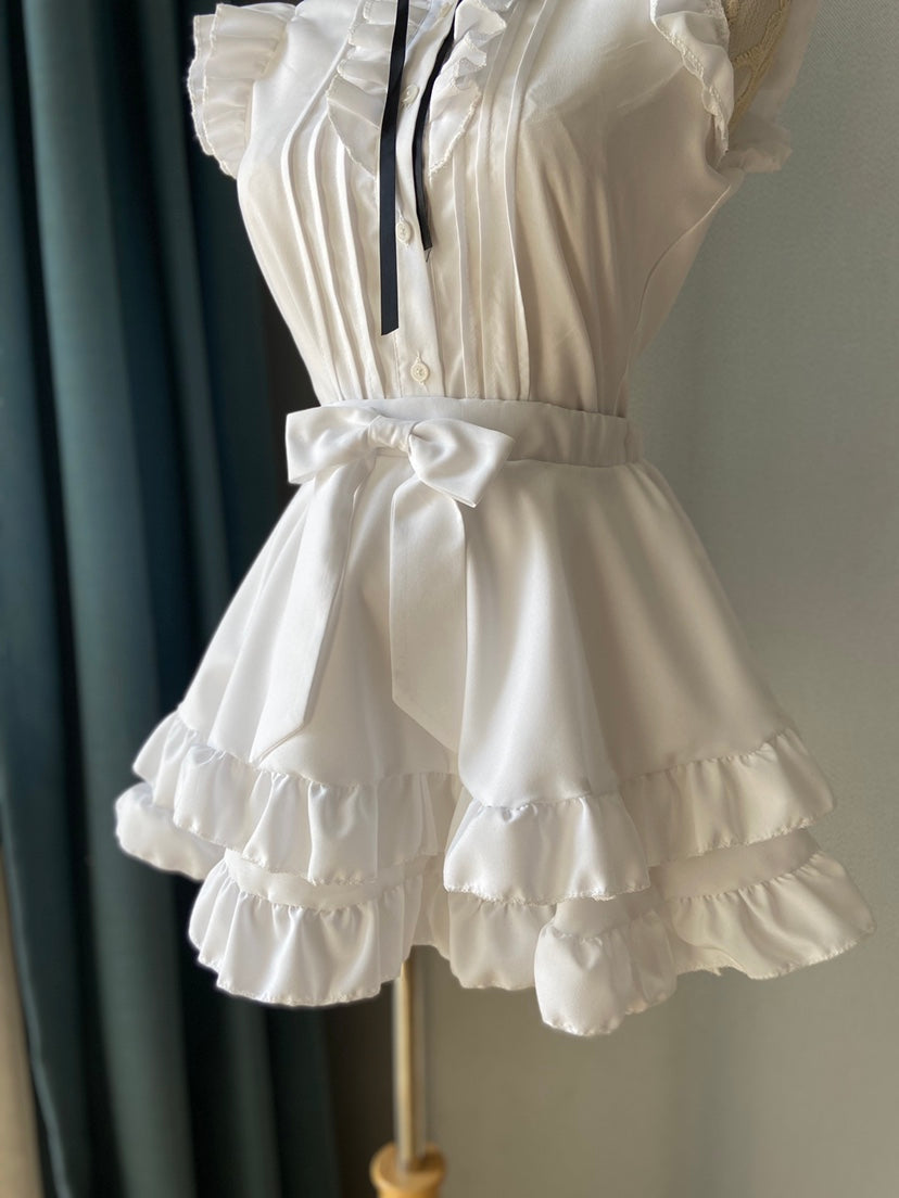 Faithfully recreates Kato Megumi's iconic look with breathable cotton for convention-ready comfort. The precise tailoring captures her subtle elegance while allowing freedom of movement. Designed for authenticity and wearability, this set brings the beloved character to life with practical attention to detail.