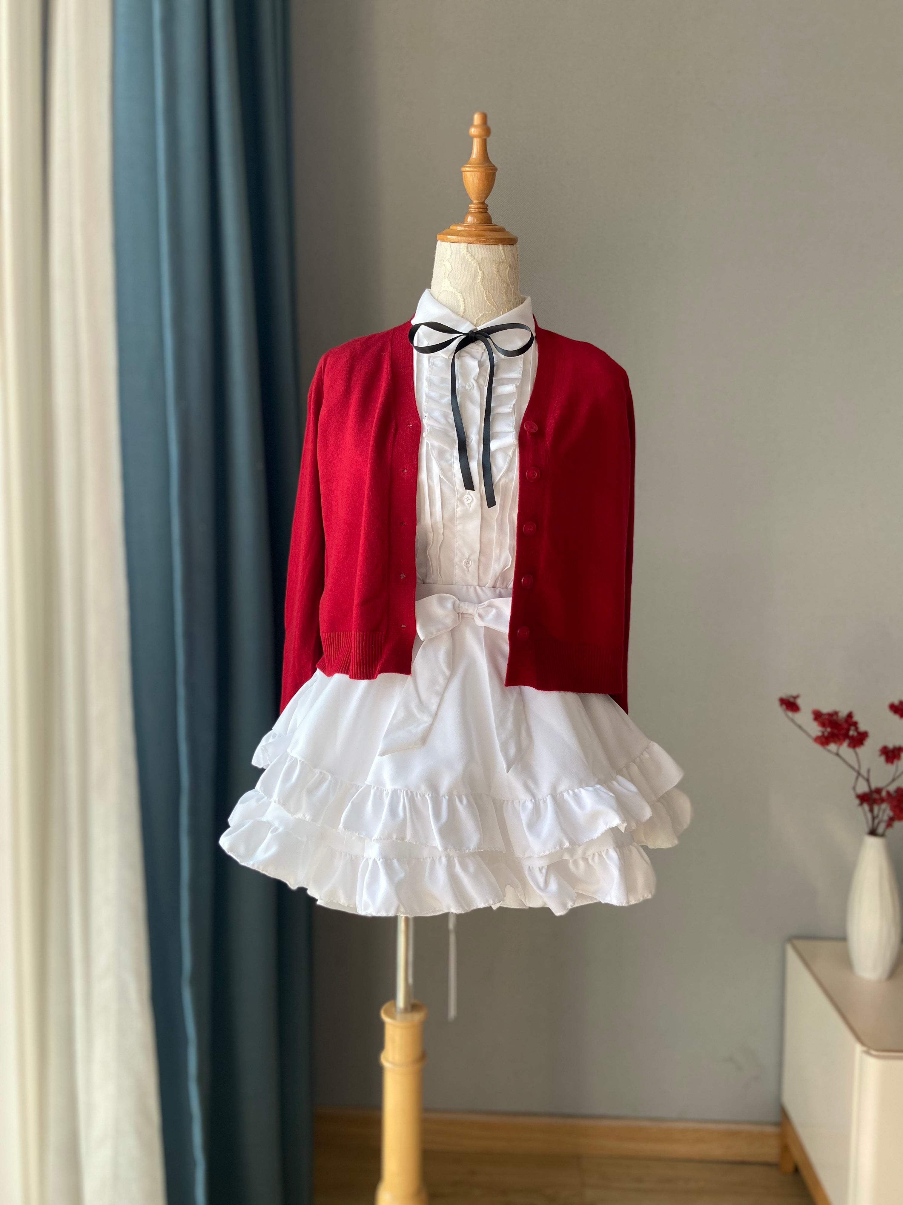 Faithfully recreates Kato Megumi's iconic look with breathable cotton for convention-ready comfort. The precise tailoring captures her subtle elegance while allowing freedom of movement. Designed for authenticity and wearability, this set brings the beloved character to life with practical attention to detail.