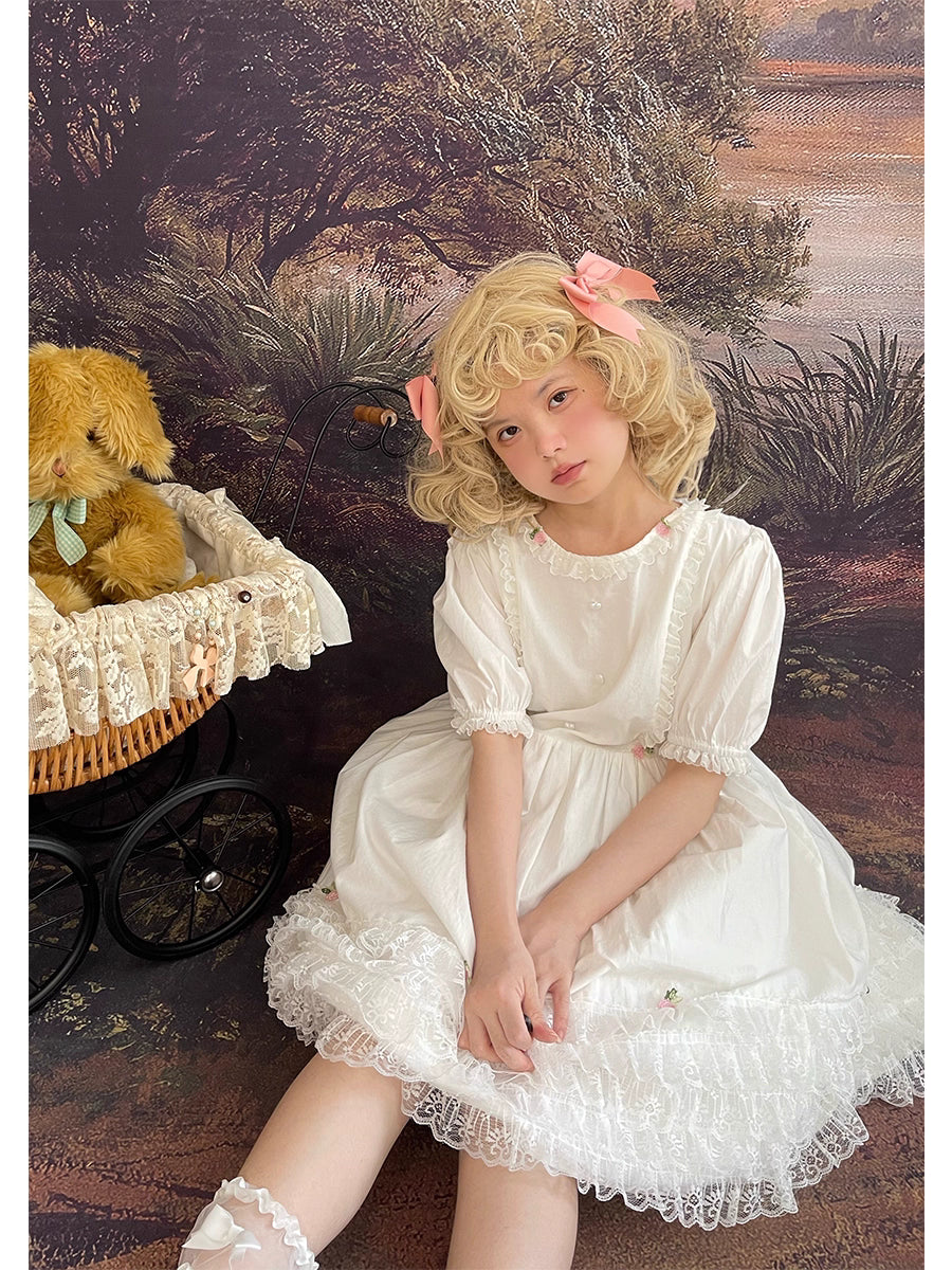Design Concept:
This Sweet Lolita dress in pure white features delicate lace detailing along the hem and bodice, complemented by a tie-waist design that enhances a flattering silhouette. The puff sleeves add a charming, doll-like touch, creating a playful yet elegant look. Perfect for daily wear, tea parties, or casual Lolita gatherings, this dress brings a soft and feminine aesthetic to any occasion.