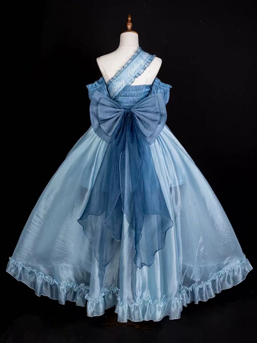 Design Concept:

This Classic Lolita charming blue dress set features delicate lace trim and bow details, combining elegance with a cute and refined style. The soft blue tone adds a graceful touch, perfect for creating a timeless Lolita look. Product Details: The set includes a dress, matching wrist sleeves, and a ribbon sash, offering a coordinated ensemble that embodies classic Lolita charm.