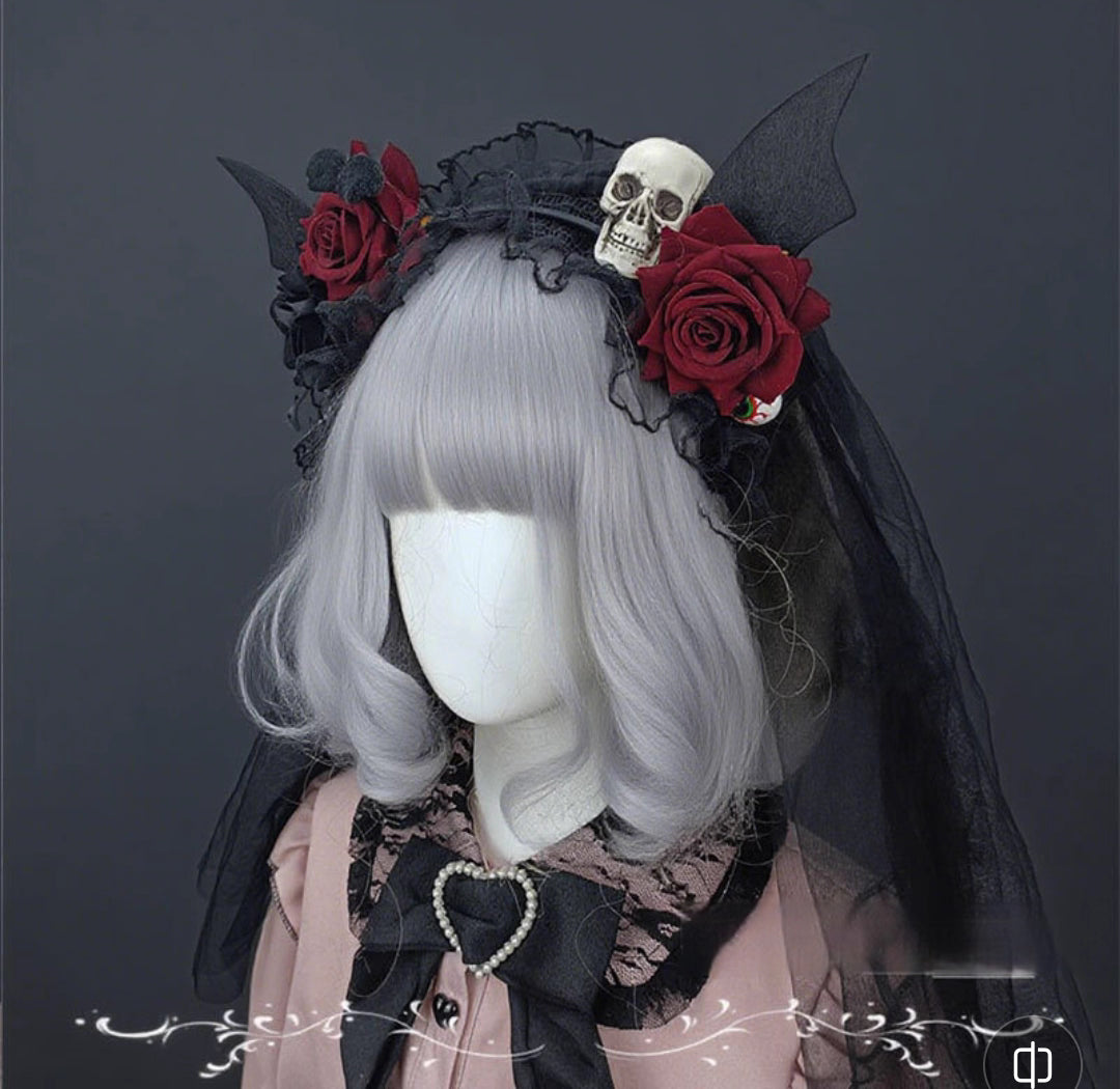 Design Concept：
This Gothic Lolita headband combines elegance and dark charm, featuring a black lace veil attached to a structured headband adorned with intricate black roses. The delicate lace drapes gracefully, creating a mysterious yet refined aesthetic. Perfect for adding a touch of gothic elegance to Halloween looks, cosplay, or themed events.