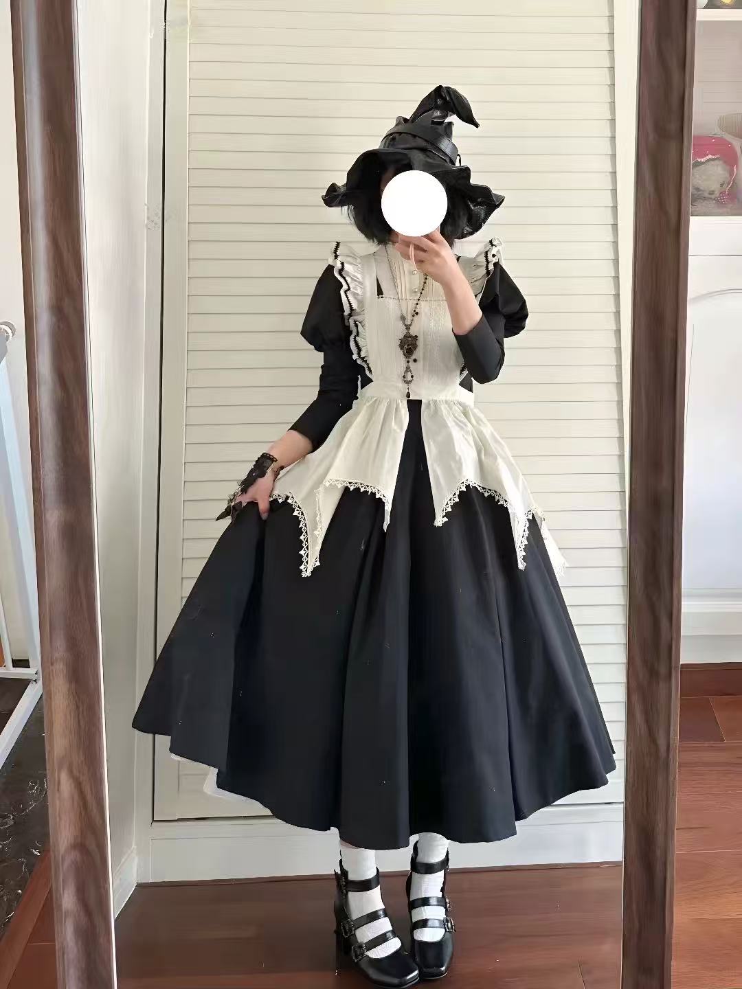 Design Concept:

This Gothic Lolita black nun style maid outfit combines dark elegance with cosplay charm, featuring puff sleeves for a dramatic effect. Product Details: The set includes an apron and a long sleeve dress, creating a complete ensemble perfect for cosplay, themed events, or Halloween occasions.