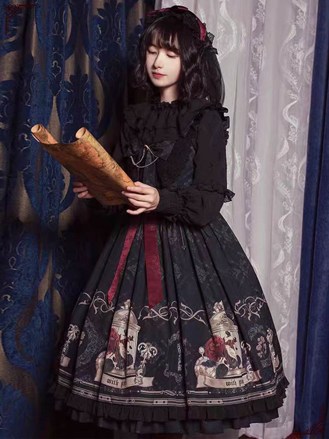 Gothic Lolita Black Printed Nightingale and Rose Suspender Dress with Bow
