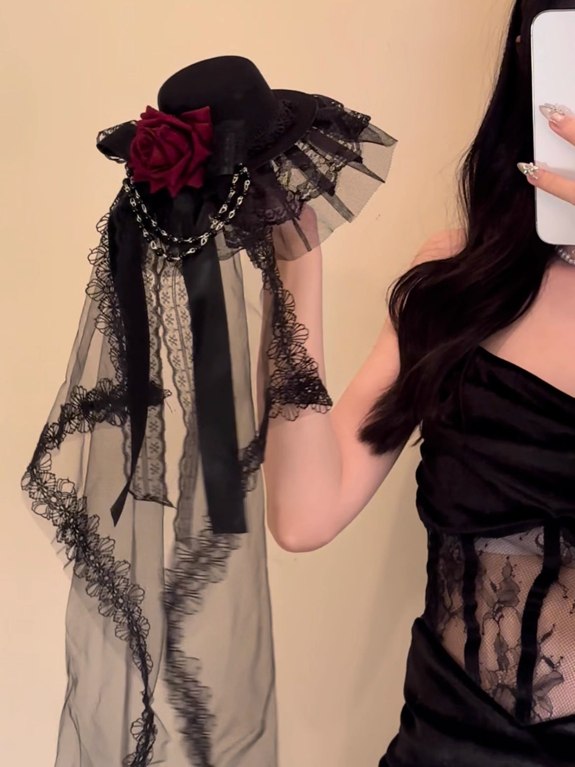 Design Concept:
This Gothic Lolita mini top hat exudes dark elegance with intricate lace overlays and refined detailing. Available in black and white, the hat is designed to complement both Gothic and Lolita fashion ensembles, making it perfect for cosplay, photoshoots, or themed parties. Its petite size allows it to sit delicately on the head, adding a dramatic yet cute accent to any outfit.