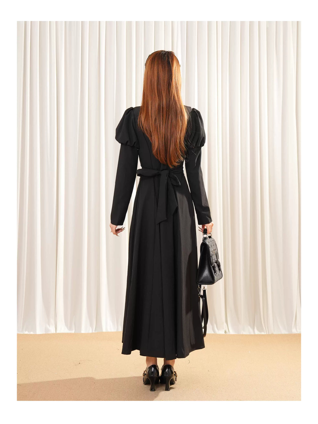 Design Concept:
This Gothic Lolita dress blends classic maid aesthetics with versatile daily wear. Crafted in black and white, the design features a soft, flowing fabric that drapes elegantly for both long-sleeve and short-sleeve options. Delicate details, such as subtle lace trims and a fitted waist, create a refined silhouette while maintaining comfort for everyday wear. Perfect for casual outings, tea parties, or themed gatherings, this dress captures the essence of soft Gothic elegance.