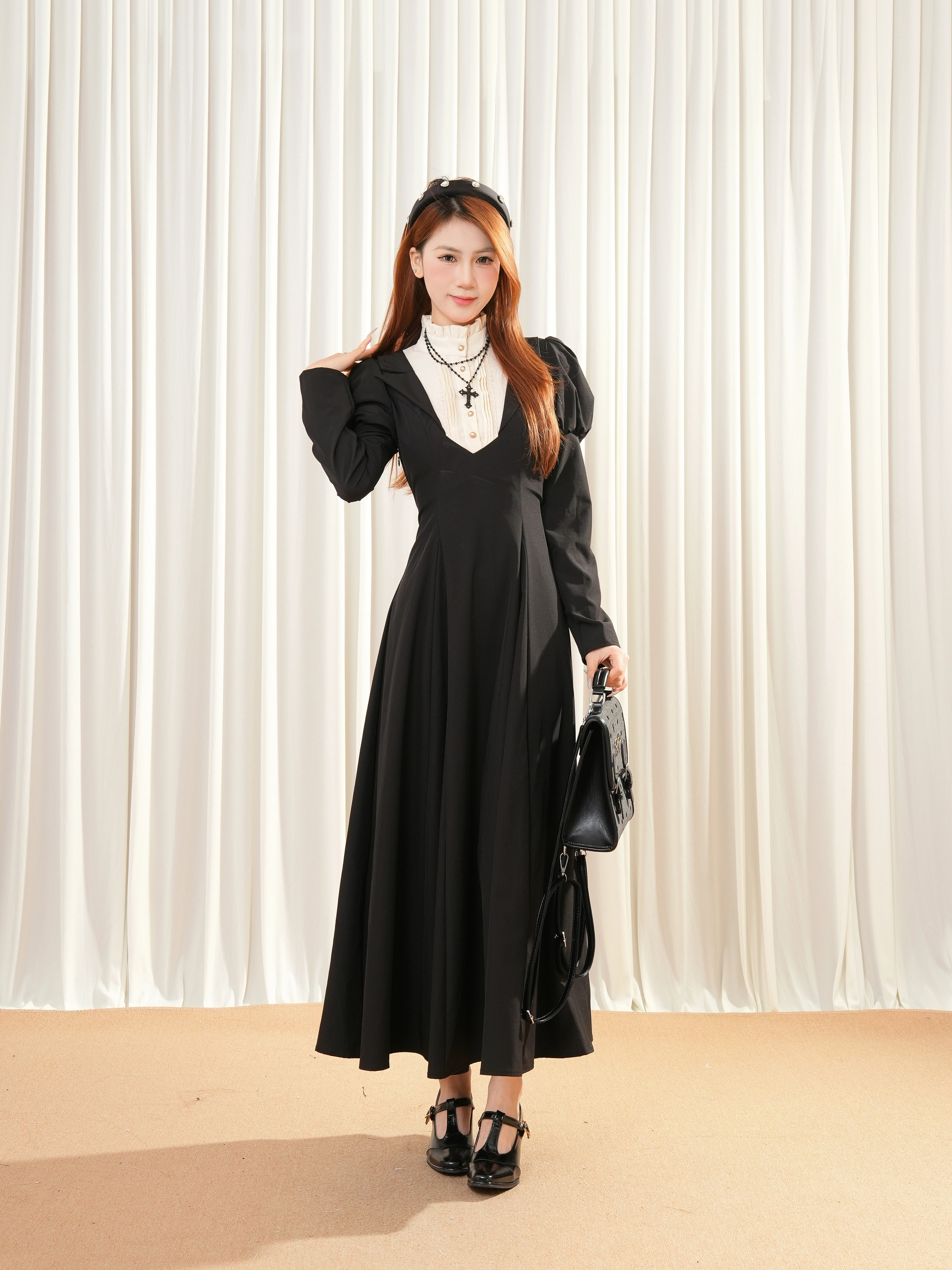 Design Concept:
This Gothic Lolita dress blends classic maid aesthetics with versatile daily wear. Crafted in black and white, the design features a soft, flowing fabric that drapes elegantly for both long-sleeve and short-sleeve options. Delicate details, such as subtle lace trims and a fitted waist, create a refined silhouette while maintaining comfort for everyday wear. Perfect for casual outings, tea parties, or themed gatherings, this dress captures the essence of soft Gothic elegance.