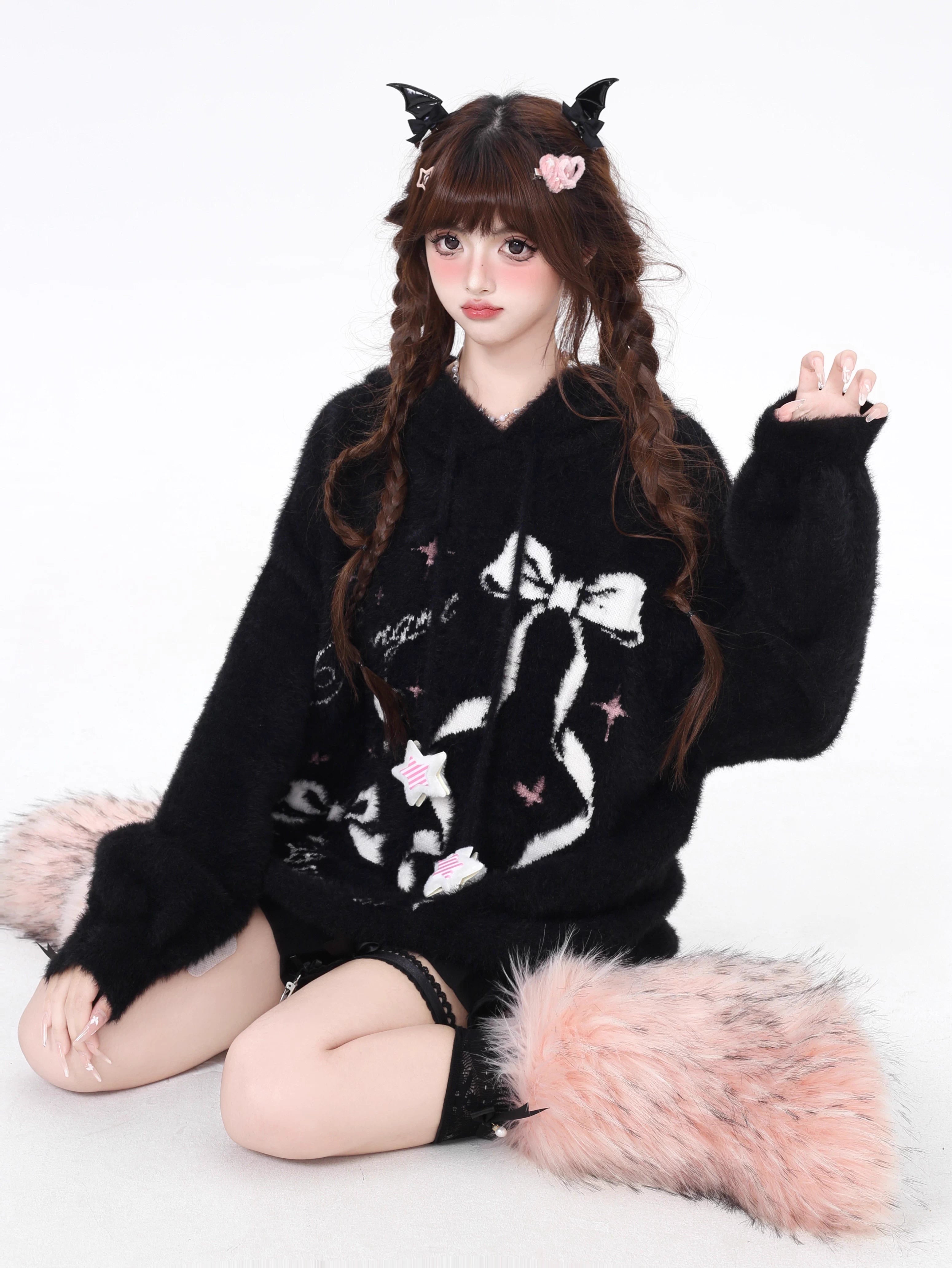 Design Concept:
This Lolita hoodie sweater blends cozy comfort with sweet, playful charm. Crafted in black and pink, it features a delicate bow accent at the chest, creating a cute and youthful aesthetic. The loose fit and soft knit material ensure warmth and ease of movement, making it perfect for autumn and winter casual wear. Ideal for streetwear, casual outings, or layering over Lolita outfits, this piece adds a touch of sweet elegance to any wardrobe.