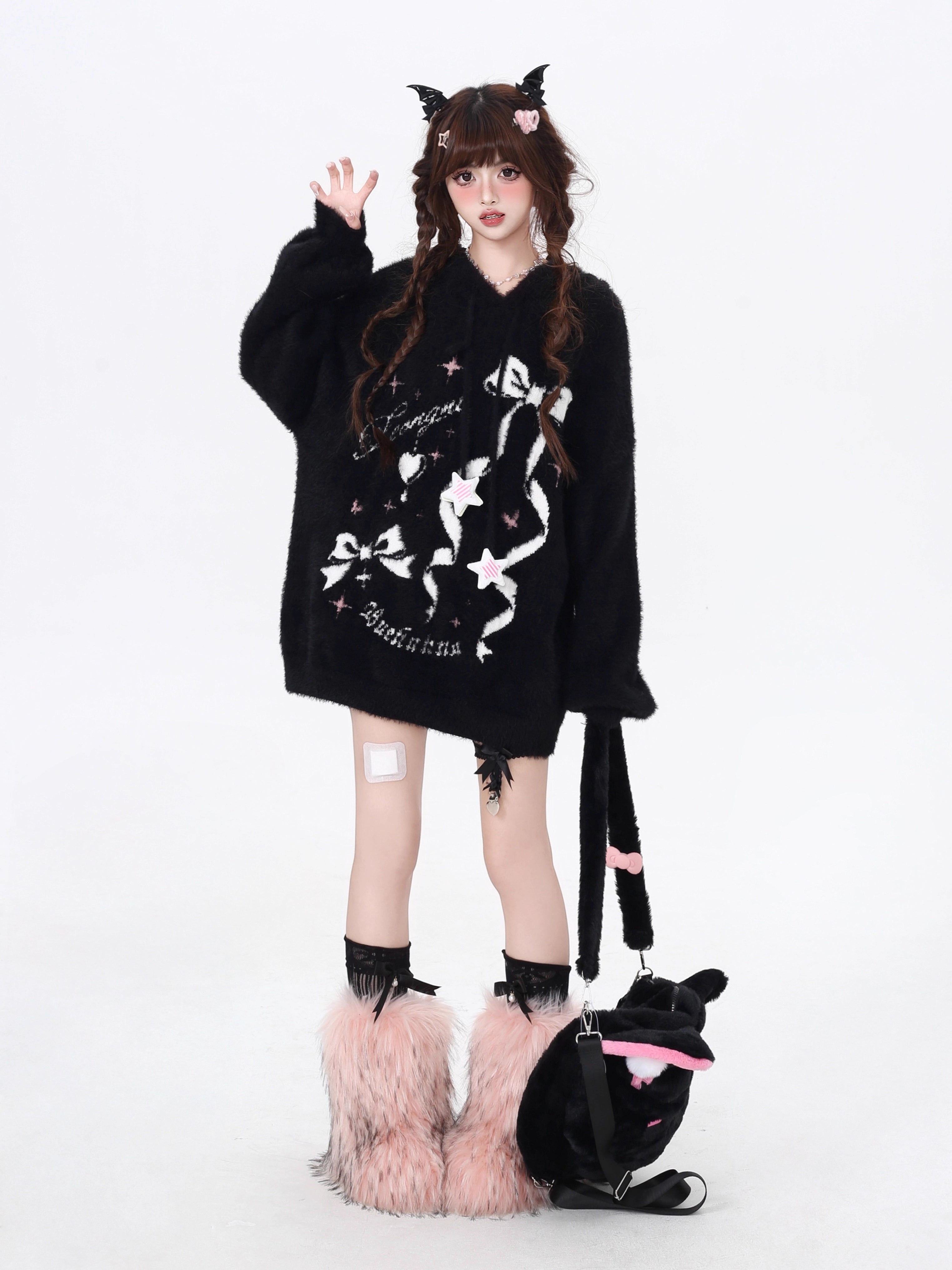 Design Concept:
This Lolita hoodie sweater blends cozy comfort with sweet, playful charm. Crafted in black and pink, it features a delicate bow accent at the chest, creating a cute and youthful aesthetic. The loose fit and soft knit material ensure warmth and ease of movement, making it perfect for autumn and winter casual wear. Ideal for streetwear, casual outings, or layering over Lolita outfits, this piece adds a touch of sweet elegance to any wardrobe.