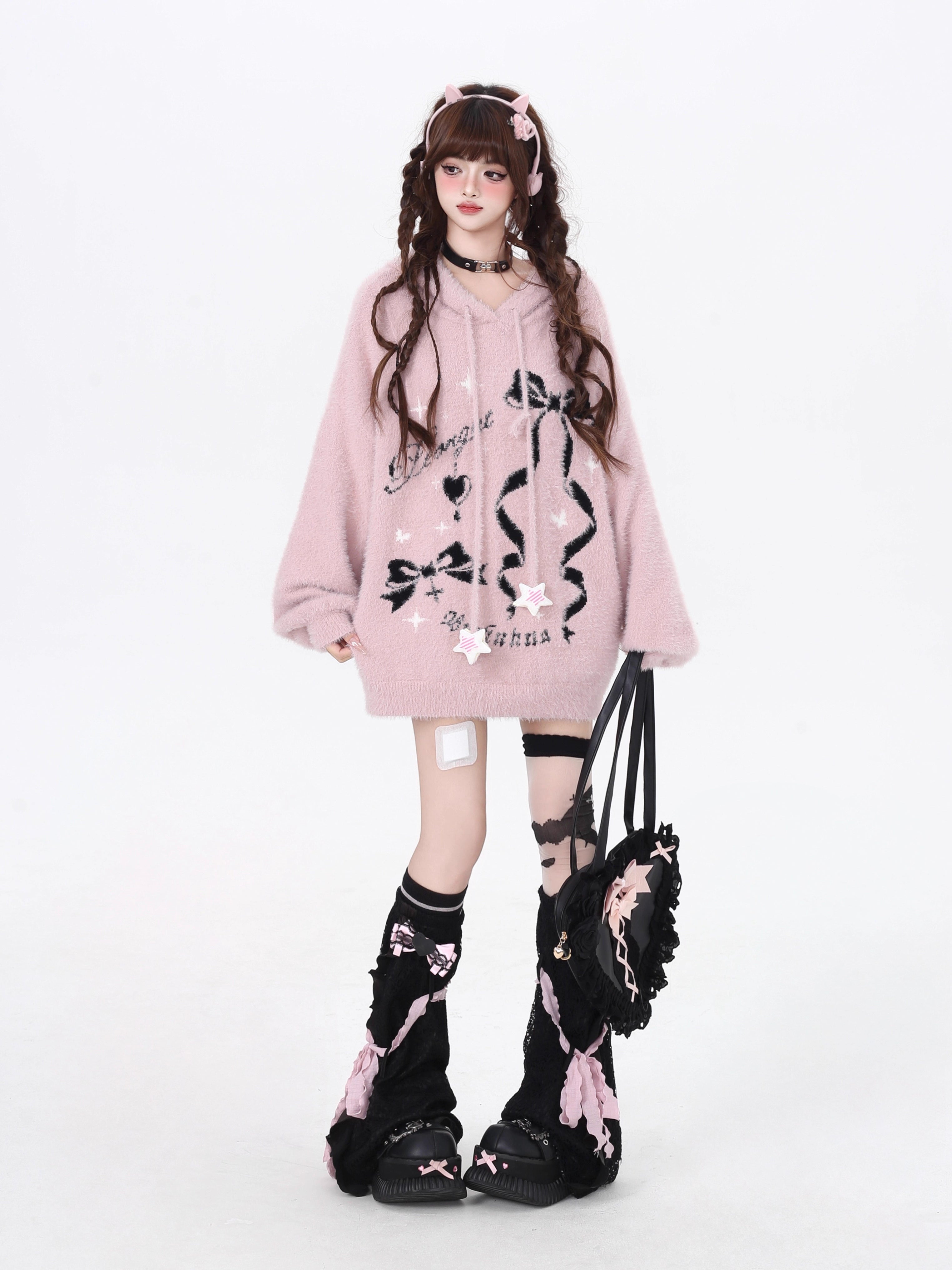 Design Concept:
This Lolita hoodie sweater blends cozy comfort with sweet, playful charm. Crafted in black and pink, it features a delicate bow accent at the chest, creating a cute and youthful aesthetic. The loose fit and soft knit material ensure warmth and ease of movement, making it perfect for autumn and winter casual wear. Ideal for streetwear, casual outings, or layering over Lolita outfits, this piece adds a touch of sweet elegance to any wardrobe.