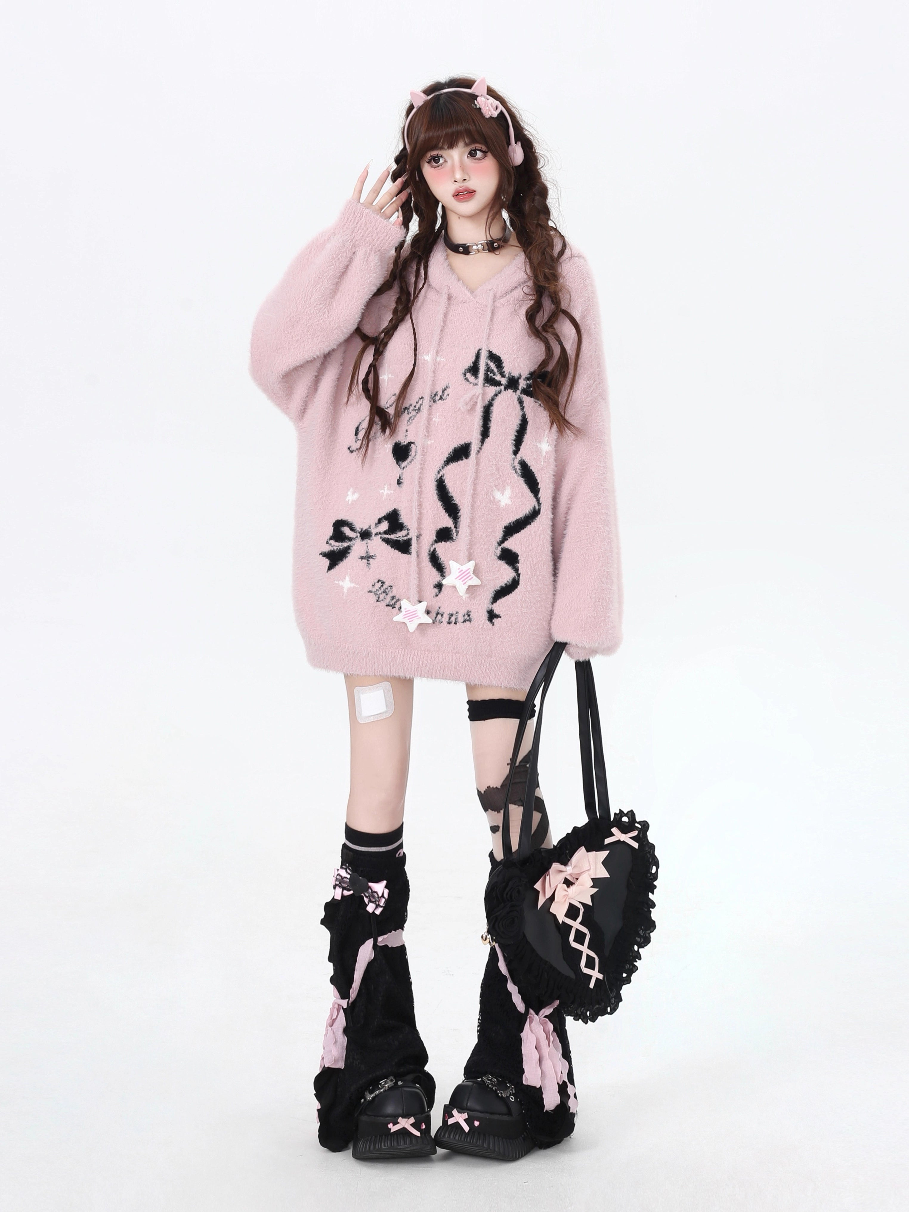 Design Concept:
This Lolita hoodie sweater blends cozy comfort with sweet, playful charm. Crafted in black and pink, it features a delicate bow accent at the chest, creating a cute and youthful aesthetic. The loose fit and soft knit material ensure warmth and ease of movement, making it perfect for autumn and winter casual wear. Ideal for streetwear, casual outings, or layering over Lolita outfits, this piece adds a touch of sweet elegance to any wardrobe.