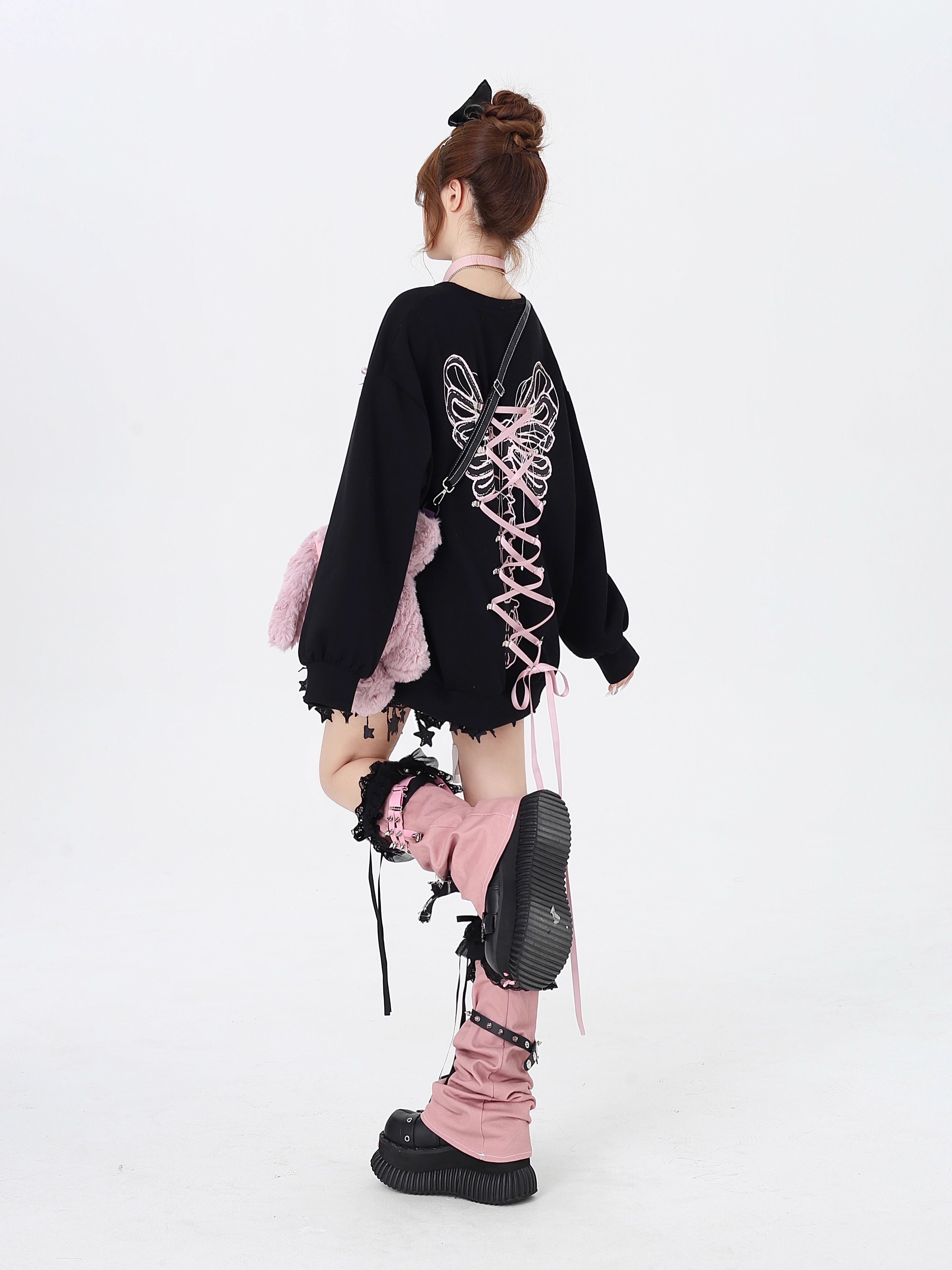 This Lolita blouse-style crewneck sweatshirt comes in soft pink and classic black, blending sweet charm with a cool casual vibe. Designed with delicate bow tie-up details, it adds a playful and feminine touch while keeping a relaxed, loose fit that’s perfect for layering in autumn. Comfortable yet stylish, it’s ideal for casual outings, daily wear, or pairing with Lolita-inspired coordinates for a cozy seasonal look.