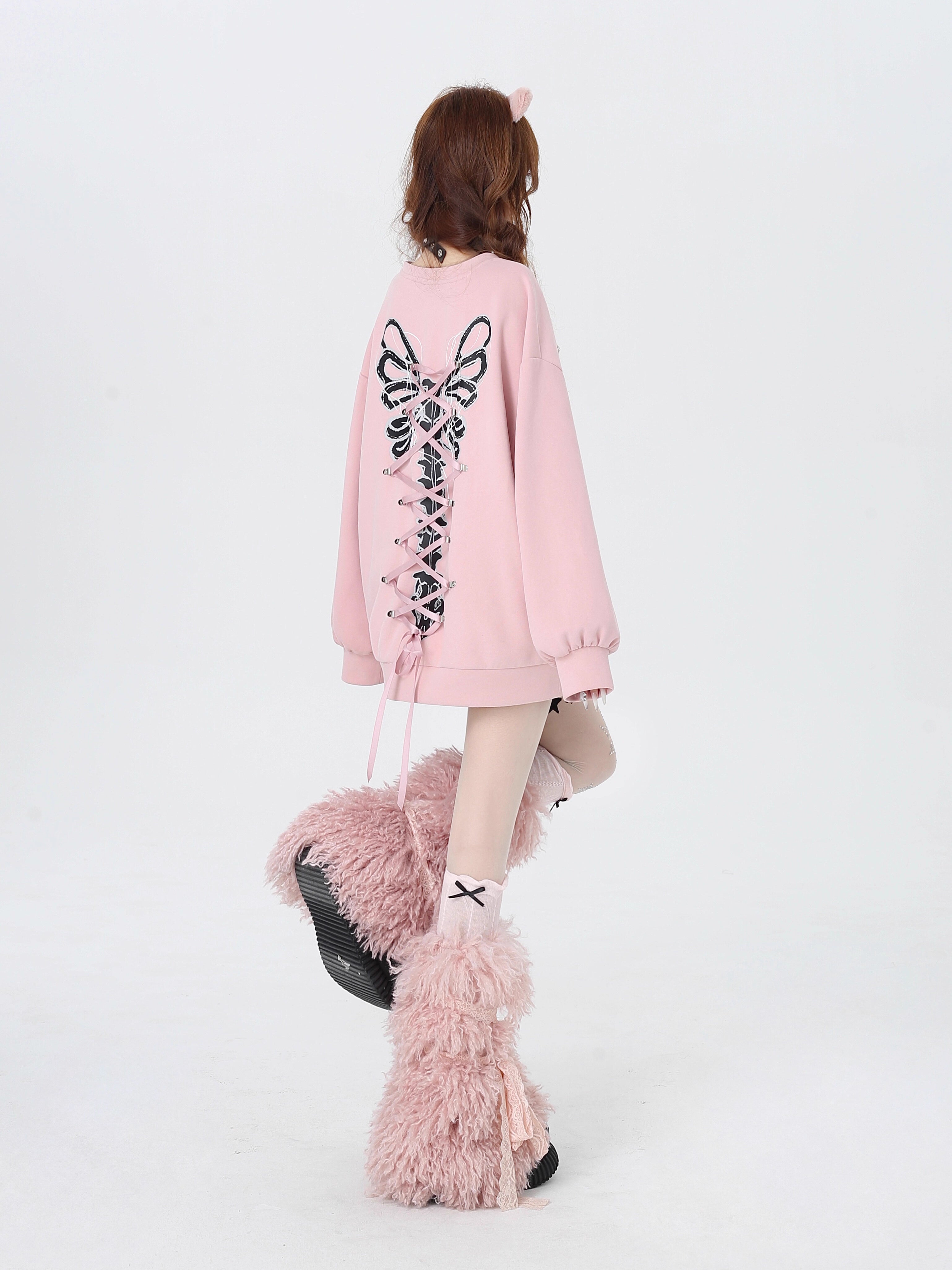 This Lolita blouse-style crewneck sweatshirt comes in soft pink and classic black, blending sweet charm with a cool casual vibe. Designed with delicate bow tie-up details, it adds a playful and feminine touch while keeping a relaxed, loose fit that’s perfect for layering in autumn. Comfortable yet stylish, it’s ideal for casual outings, daily wear, or pairing with Lolita-inspired coordinates for a cozy seasonal look.
