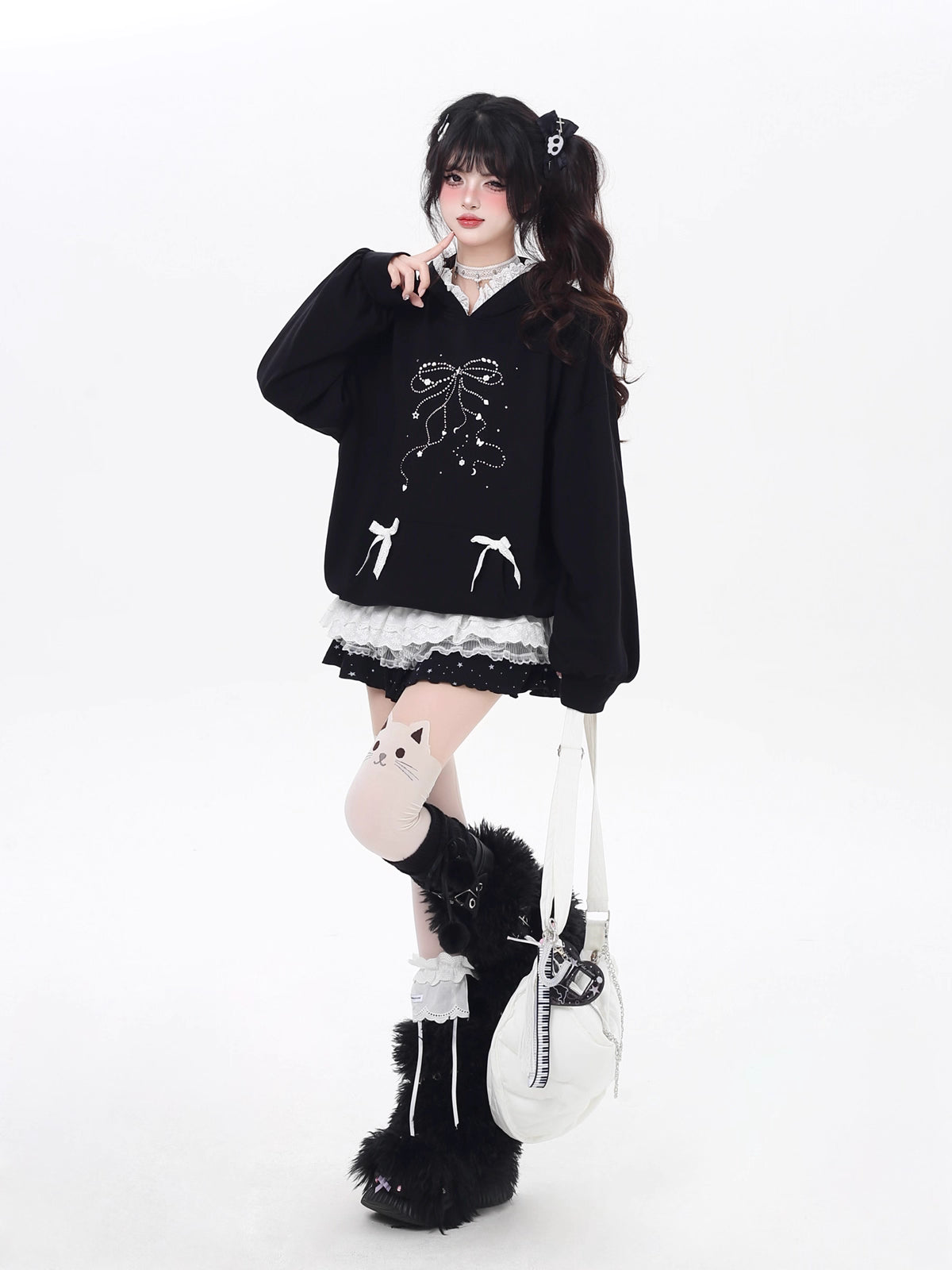 Design Concept:
This Lolita blouse features a stylish two-layer design in classic black, combining the cozy feel of a knit sweatshirt with the polished look of a faux collar. The top is designed for a relaxed, loose fit, perfect for casual spring outings or everyday wear. A matching tie is included, adding a charming school-inspired touch that enhances the overall preppy aesthetic. Ideal for layering or wearing on its own, this piece brings both comfort and subtle sophistication to your Lolita wardrobe.