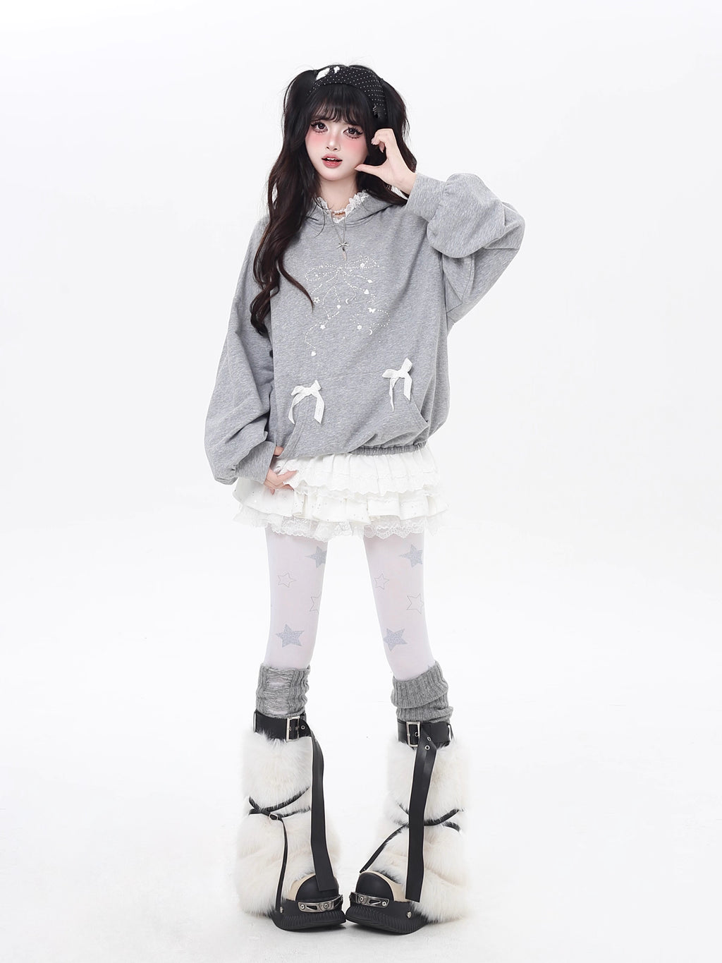 Design Concept:
This Lolita blouse features a stylish two-layer design in classic black, combining the cozy feel of a knit sweatshirt with the polished look of a faux collar. The top is designed for a relaxed, loose fit, perfect for casual spring outings or everyday wear. A matching tie is included, adding a charming school-inspired touch that enhances the overall preppy aesthetic. Ideal for layering or wearing on its own, this piece brings both comfort and subtle sophistication to your Lolita wardrobe.