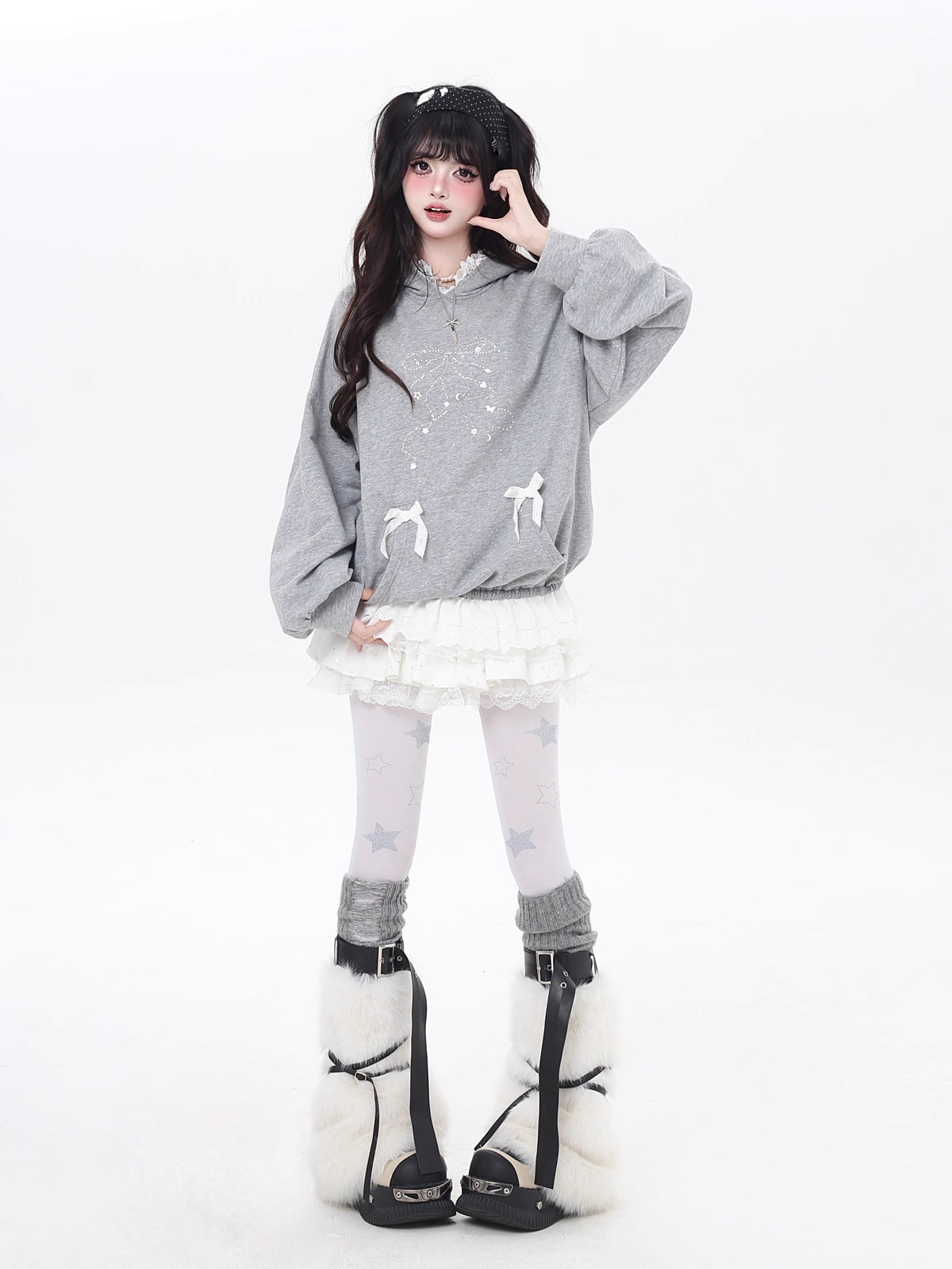 Design Concept:
This Lolita blouse features a stylish two-layer design in classic black, combining the cozy feel of a knit sweatshirt with the polished look of a faux collar. The top is designed for a relaxed, loose fit, perfect for casual spring outings or everyday wear. A matching tie is included, adding a charming school-inspired touch that enhances the overall preppy aesthetic. Ideal for layering or wearing on its own, this piece brings both comfort and subtle sophistication to your Lolita wardrobe.