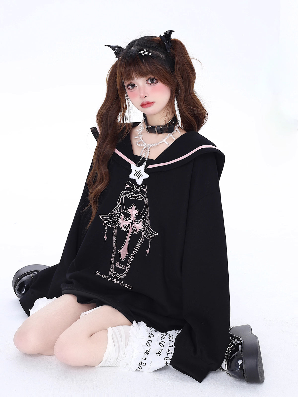 Design Concept:
This pink Lolita blouse captures a youthful and dreamy aesthetic with its charming sailor collar design, delicately embroidered with twinkling stars. Crafted in a loose fit for comfort and ease, the sweatshirt blends sweet and casual elements, making it perfect for spring and summer wear. The soft fabric and relaxed silhouette offer a versatile style, whether for daily outings, campus looks, or casual gatherings. A playful piece that balances sweetness with a light two-dimensional flair.