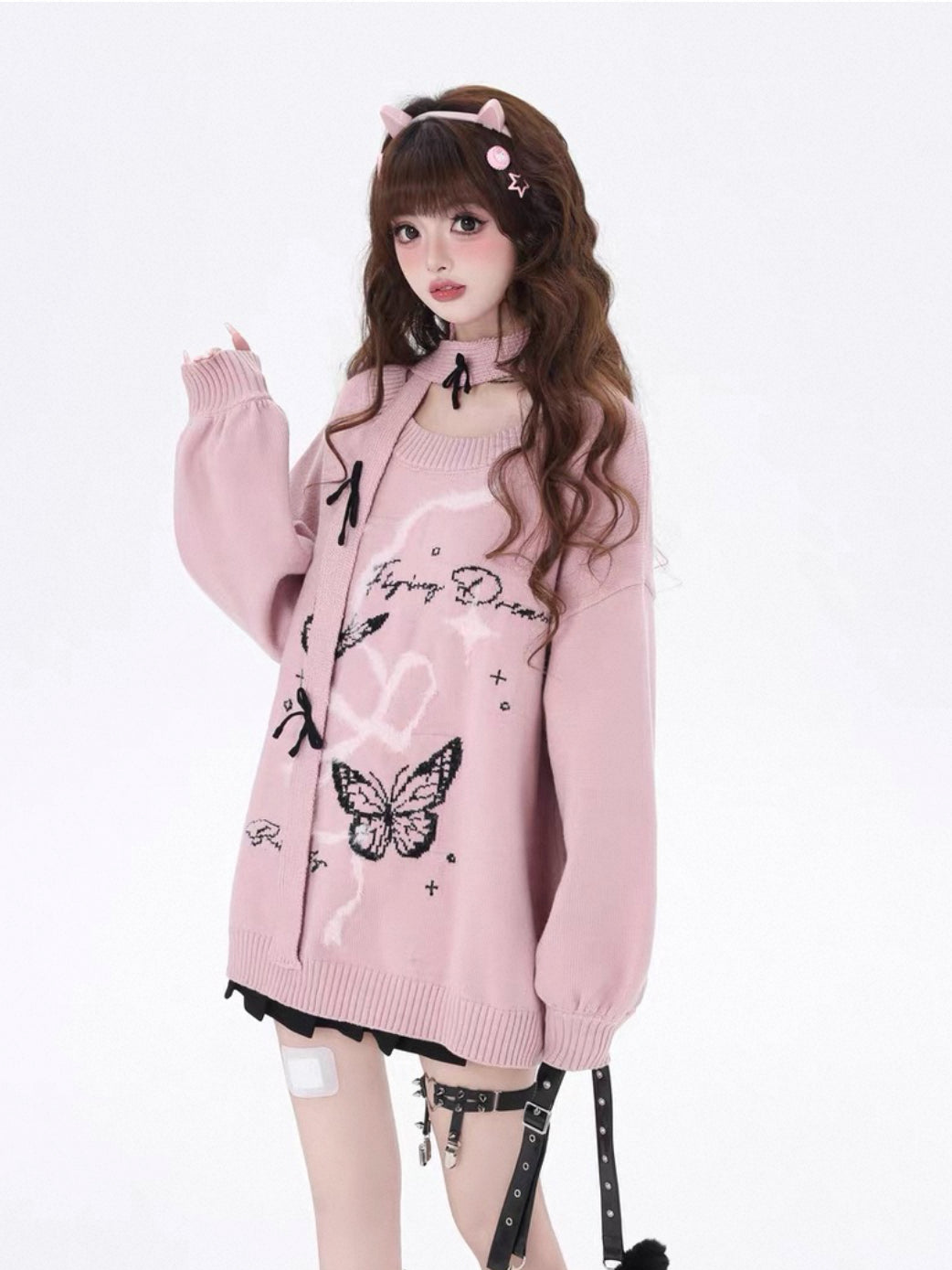 Design Concept:
This Lolita Blouses Pink Round Neck Knit Sweater combines sweet and playful aesthetics with cozy warmth, perfect for autumn and winter casual wear. Crafted in a soft pink knit, the design features a subtle off-shoulder detail that adds a touch of youthful charm. The sweater comes with a matching scarf, making it ideal for layering and adding a stylish accent to your outfit. Its loose fit ensures comfort while maintaining a cute and relaxed silhouette, perfect for daily wear, casual outings, 