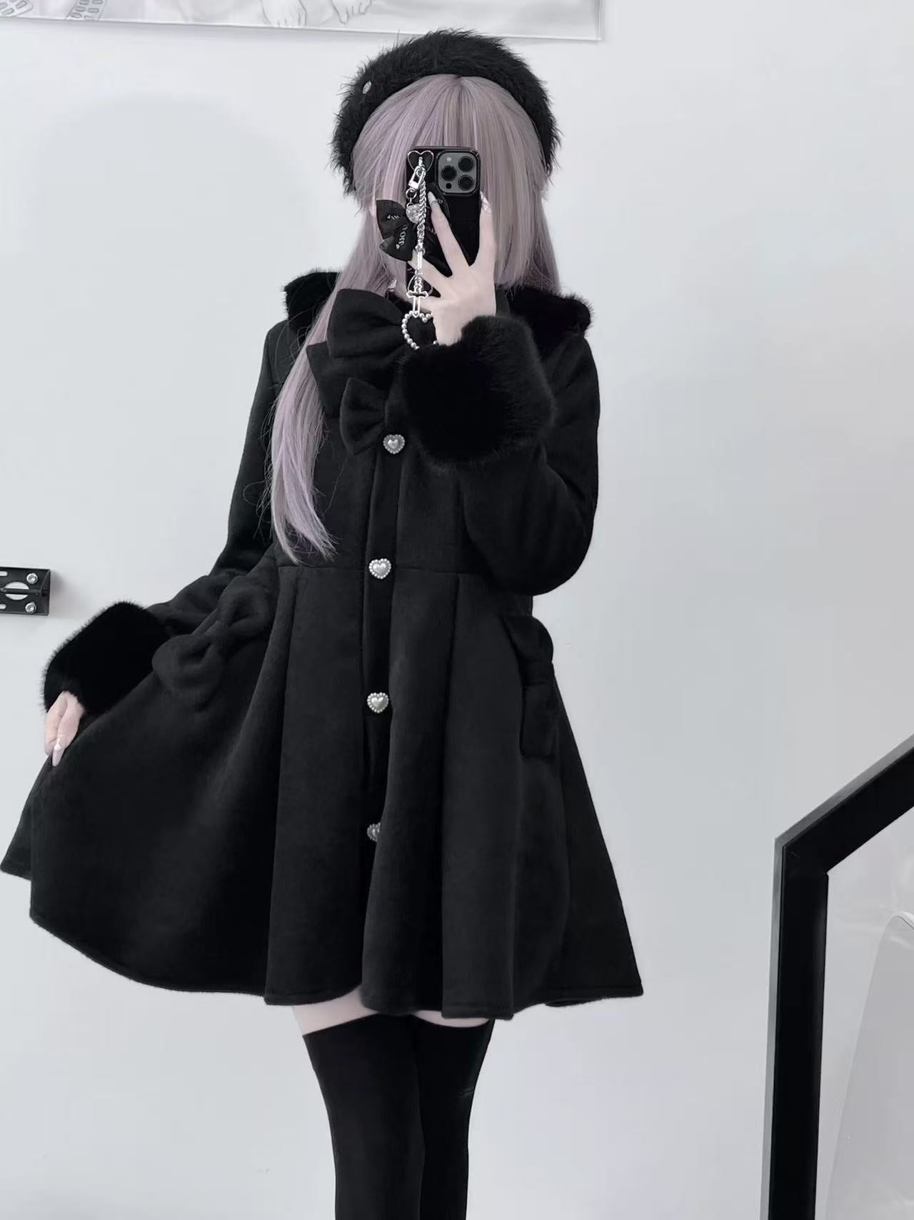 Design Concept:

This Lolita coat in classic black features a vintage Ouji-inspired design with oversized wide sleeves. Made from soft wool fabric, it offers both warmth and elegance for autumn and winter wear. The loose silhouette creates a graceful flow, while the retro details highlight a noble and stylish Lolita aesthetic. Perfect for pairing with dresses, skirts, or formal Lolita outfits, this overcoat combines comfort, functionality, and timeless charm.