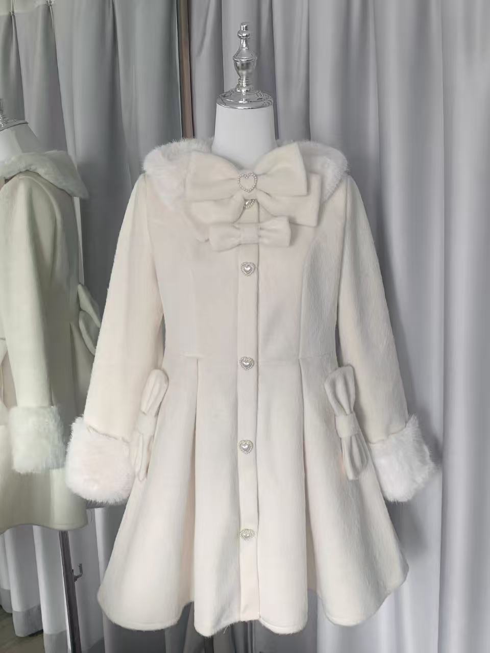 Design Concept:

This Lolita coat in classic black features a vintage Ouji-inspired design with oversized wide sleeves. Made from soft wool fabric, it offers both warmth and elegance for autumn and winter wear. The loose silhouette creates a graceful flow, while the retro details highlight a noble and stylish Lolita aesthetic. Perfect for pairing with dresses, skirts, or formal Lolita outfits, this overcoat combines comfort, functionality, and timeless charm.