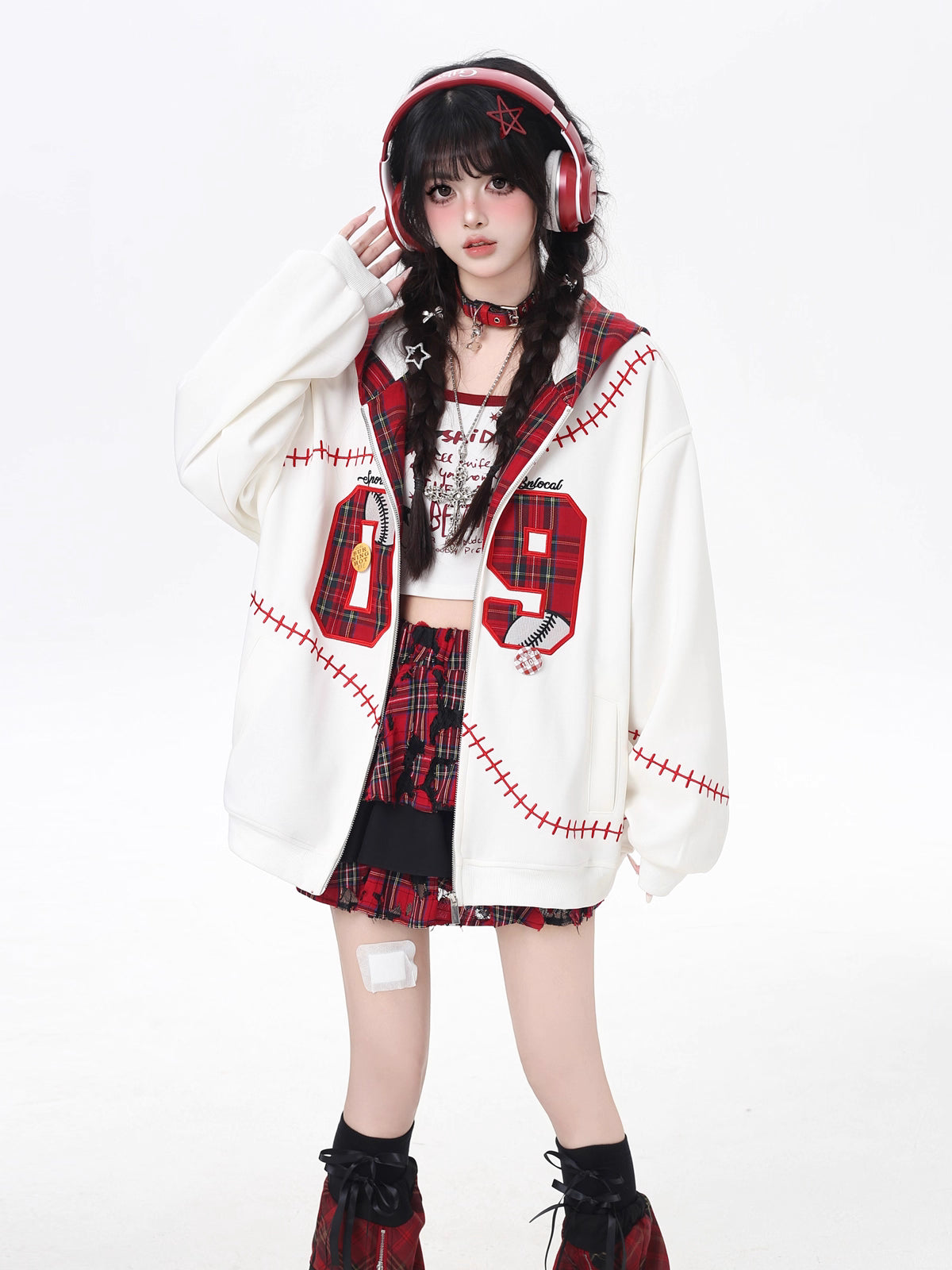 Design Concept:
This Lolita hoodie coat in baby blue blends a youthful and dreamy aesthetic with cozy wearability. Designed with delicate lace details and an embroidered bow, it features playful rabbit ears on the hood that add a charming, doll-like touch. The loose fit makes it comfortable for everyday wear, while the lightweight fabric is perfect for spring outings. Ideal for casual daily styling or tea party gatherings, this coat offers both sweetness and elegance, making it a versatile piece for any Lol