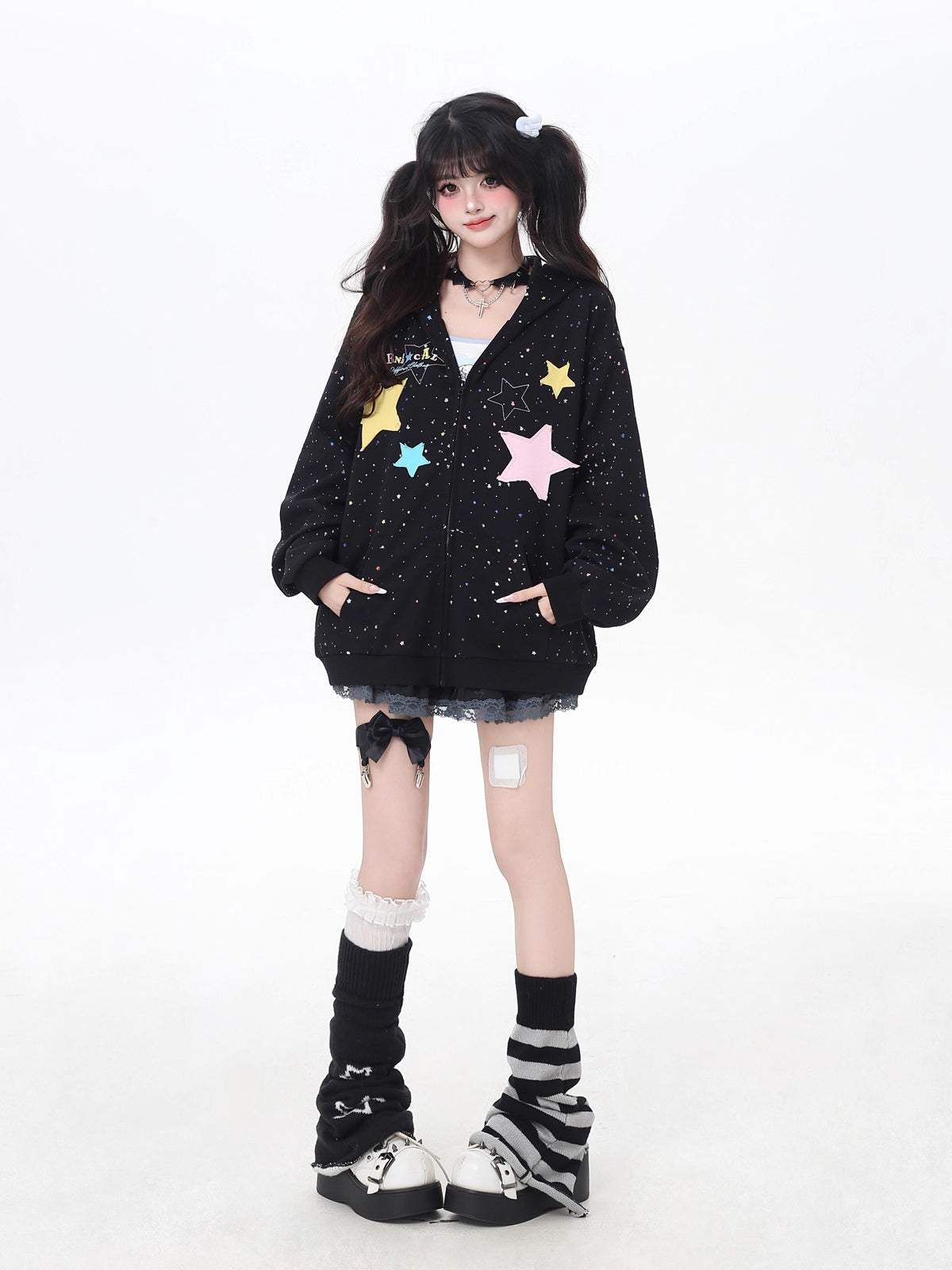 Design Concept:
This Lolita Coats hoodie sweatshirt comes in light gray and black, both designed with shimmering sequin fabric that sparkles subtly under the light. Featuring playful star patches and a cozy loose fit, the piece blends sweet-cool Lolita aesthetics with casual college style. The hood and soft fabric make it perfect for autumn wear, while the versatile design works effortlessly for daily outfits or laid-back gatherings. A stylish outerwear choice that adds both comfort and personality to your 