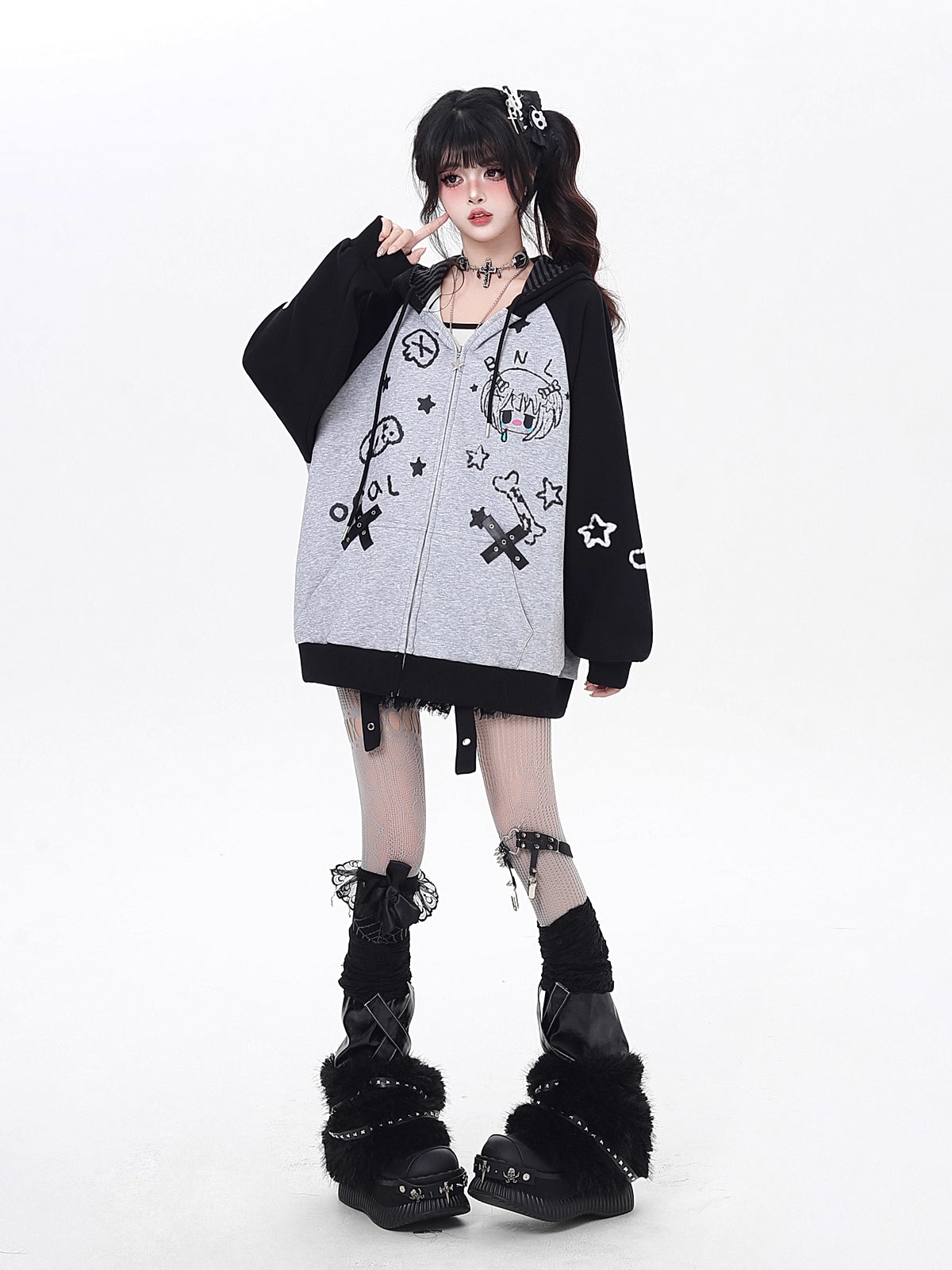 Design Concept:
This Lolita Coats gray Y2K hoodie zip-up sweatshirt combines a playful manga-inspired hand-drawn print with trendy color block details, bringing a unique balance of sweet and cool vibes. Designed in a loose fit silhouette, it offers comfort and effortless layering, perfect for autumn casual wear. The zip-up style adds versatility, making it easy to style for daily streetwear or Y2K-inspired fashion looks. A must-have piece for those who love mixing nostalgic aesthetics with modern street sty