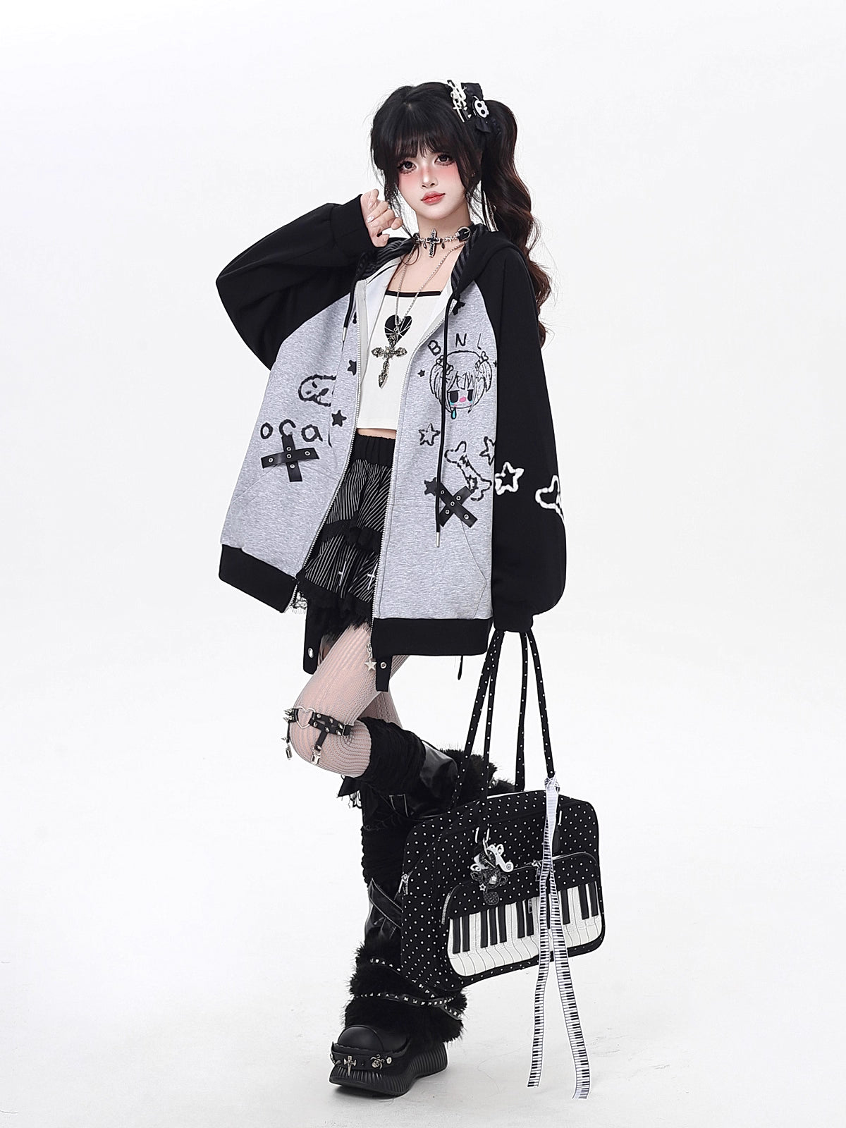 Design Concept:
This Lolita Coats gray Y2K hoodie zip-up sweatshirt combines a playful manga-inspired hand-drawn print with trendy color block details, bringing a unique balance of sweet and cool vibes. Designed in a loose fit silhouette, it offers comfort and effortless layering, perfect for autumn casual wear. The zip-up style adds versatility, making it easy to style for daily streetwear or Y2K-inspired fashion looks. A must-have piece for those who love mixing nostalgic aesthetics with modern street sty