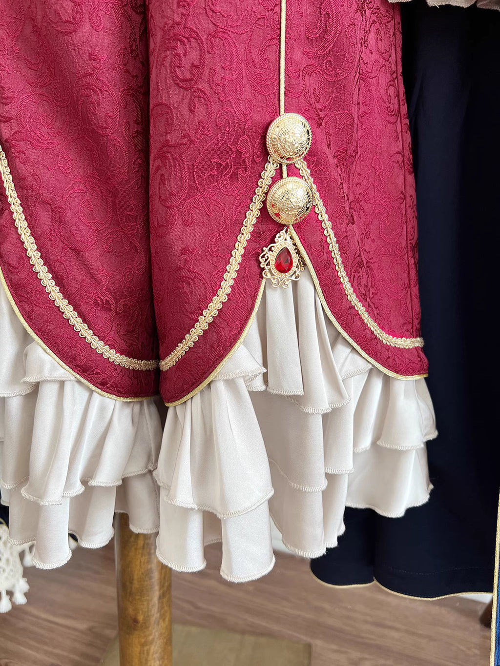 Design Concept:
These red Lolita trousers are inspired by vintage European royal court fashion, reflecting a refined prince-style aesthetic. Crafted with attention to detail, they feature a tailored silhouette that balances elegance and comfort, making them suitable for daily wear, tea parties, or themed Lolita gatherings. The rich red hue adds a regal touch to any Lolita ensemble.