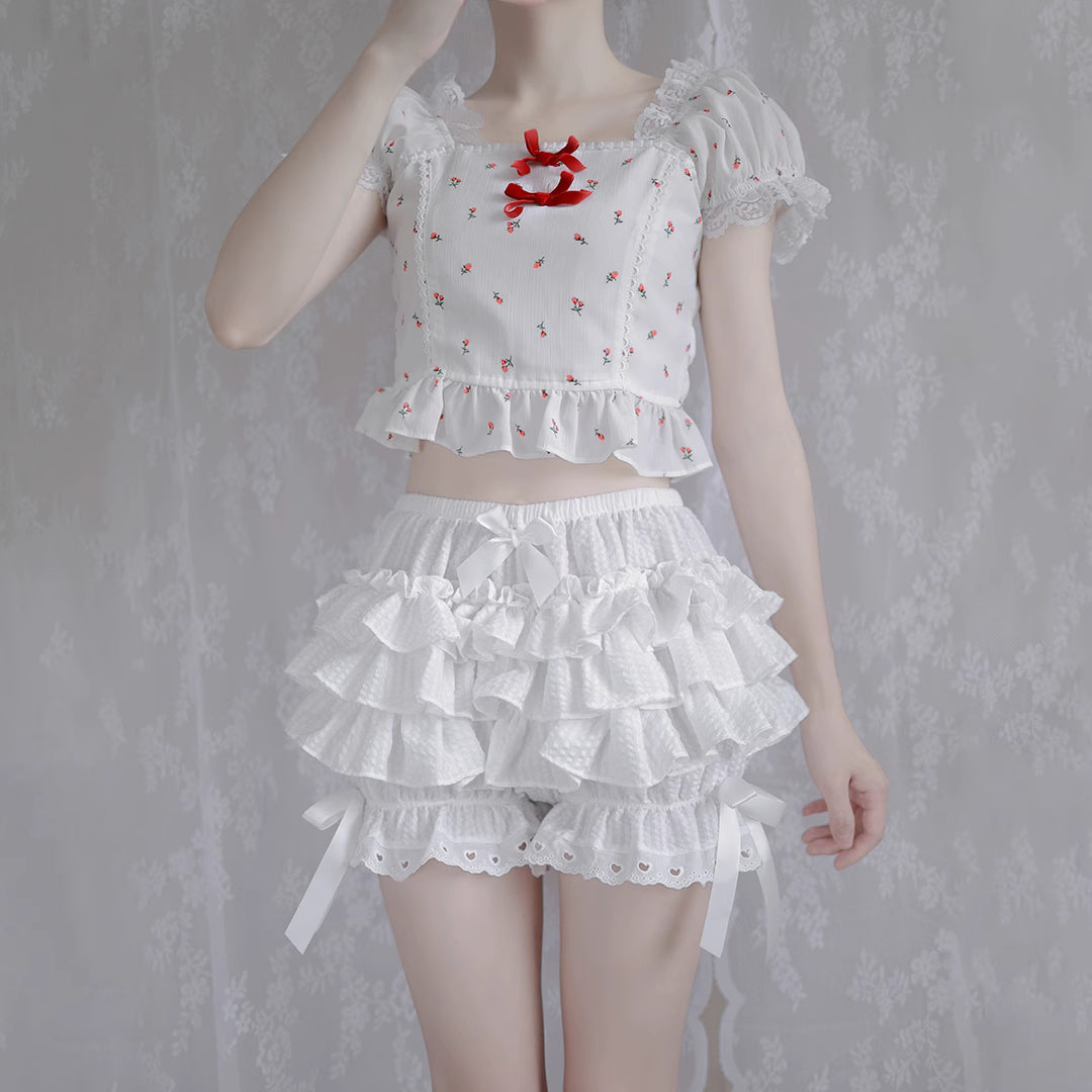Design Concept:
These Lolita shorts in white and black feature a charming pumpkin silhouette with layered puffy design, bringing a playful touch to your daily outfits. The addition of delicate bow accents enhances the sweet Lolita aesthetic, making them both cute and stylish.&nbsp;Crafted from lightweight and breathable fabric, they are designed to provide comfort and security while doubling as undershorts for skirts or dresses. The multi-layered puffy structure not only ensures volume and shape but also ad