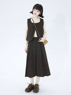 Description:
This Lolita skirt in deep gray features a high elastic waist and a gathered silhouette for a flattering A-line fit. Crafted with soft velvet fabric and accented with subtle polka dot patterns, it adds a touch of vintage elegance while maintaining playful charm. The tiered design and delicate texture make it perfect for daily wear, tea parties, or casual Lolita gatherings.