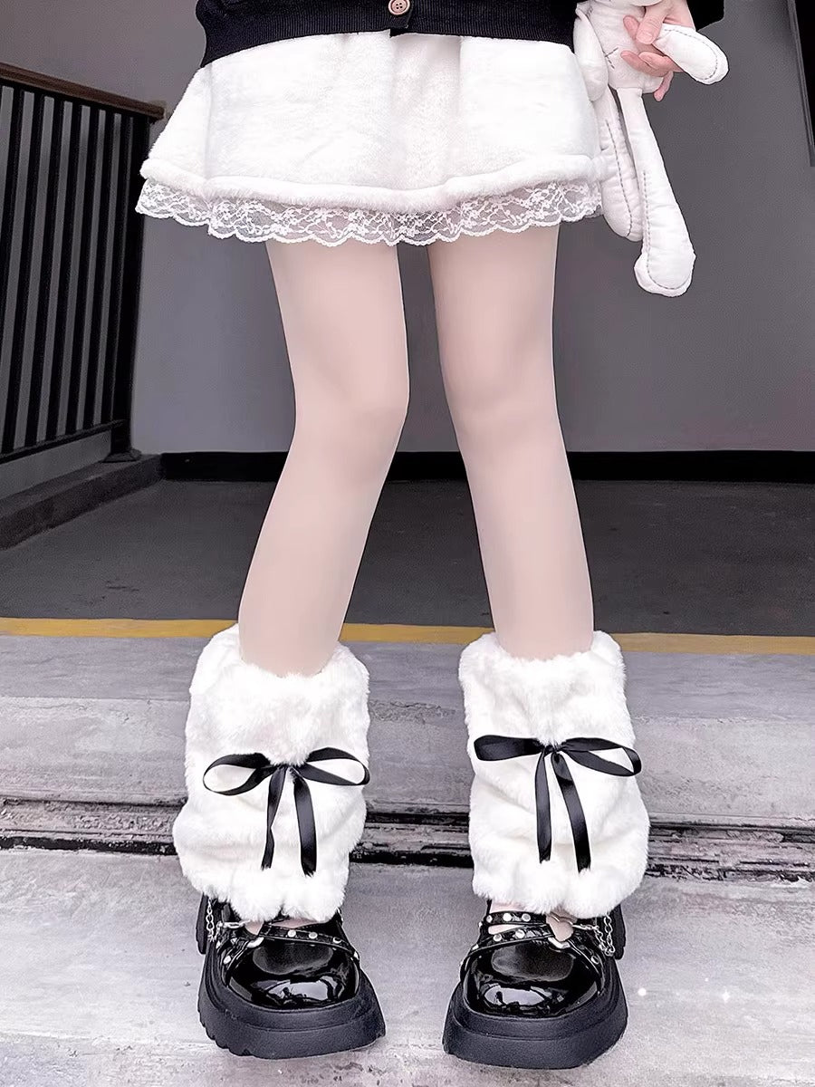Design Concept:


These Lolita stockings are designed as cute winter leg warmers with soft furry fabric, adorned with sweet bow accents and fluffy pom-poms. Available in black, red, and pink, they bring both warmth and style to your autumn and winter Lolita outfits. The slouchy layered design adds a playful touch, while the pom-pom version measures approximately 23cm in length. Perfect for pairing with skirts, dresses, or cosplay looks, these leg warmers combine cozy comfort with a charming Lolita aesthetic