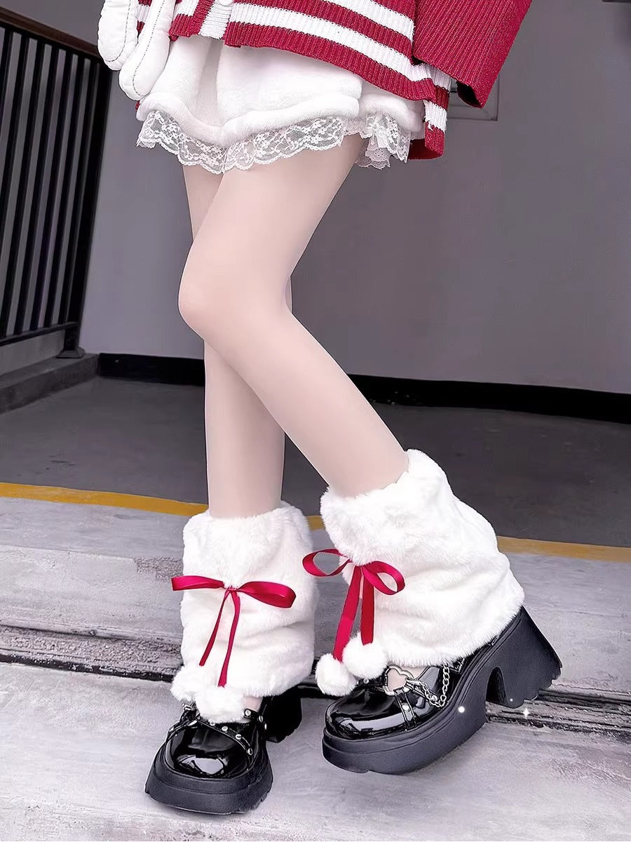 Design Concept:


These Lolita stockings are designed as cute winter leg warmers with soft furry fabric, adorned with sweet bow accents and fluffy pom-poms. Available in black, red, and pink, they bring both warmth and style to your autumn and winter Lolita outfits. The slouchy layered design adds a playful touch, while the pom-pom version measures approximately 23cm in length. Perfect for pairing with skirts, dresses, or cosplay looks, these leg warmers combine cozy comfort with a charming Lolita aesthetic