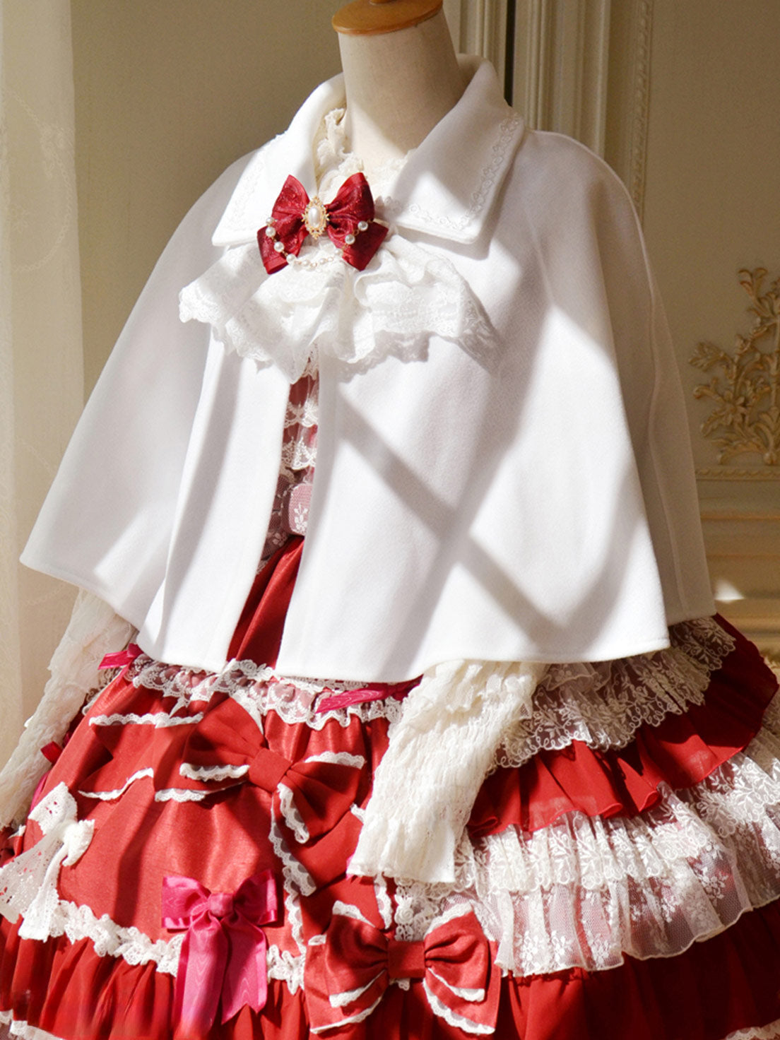 [Pre]Lolita Coats White Wool Cape Coat with Christmas Brooch Elegant Winter Lolita Outerwear