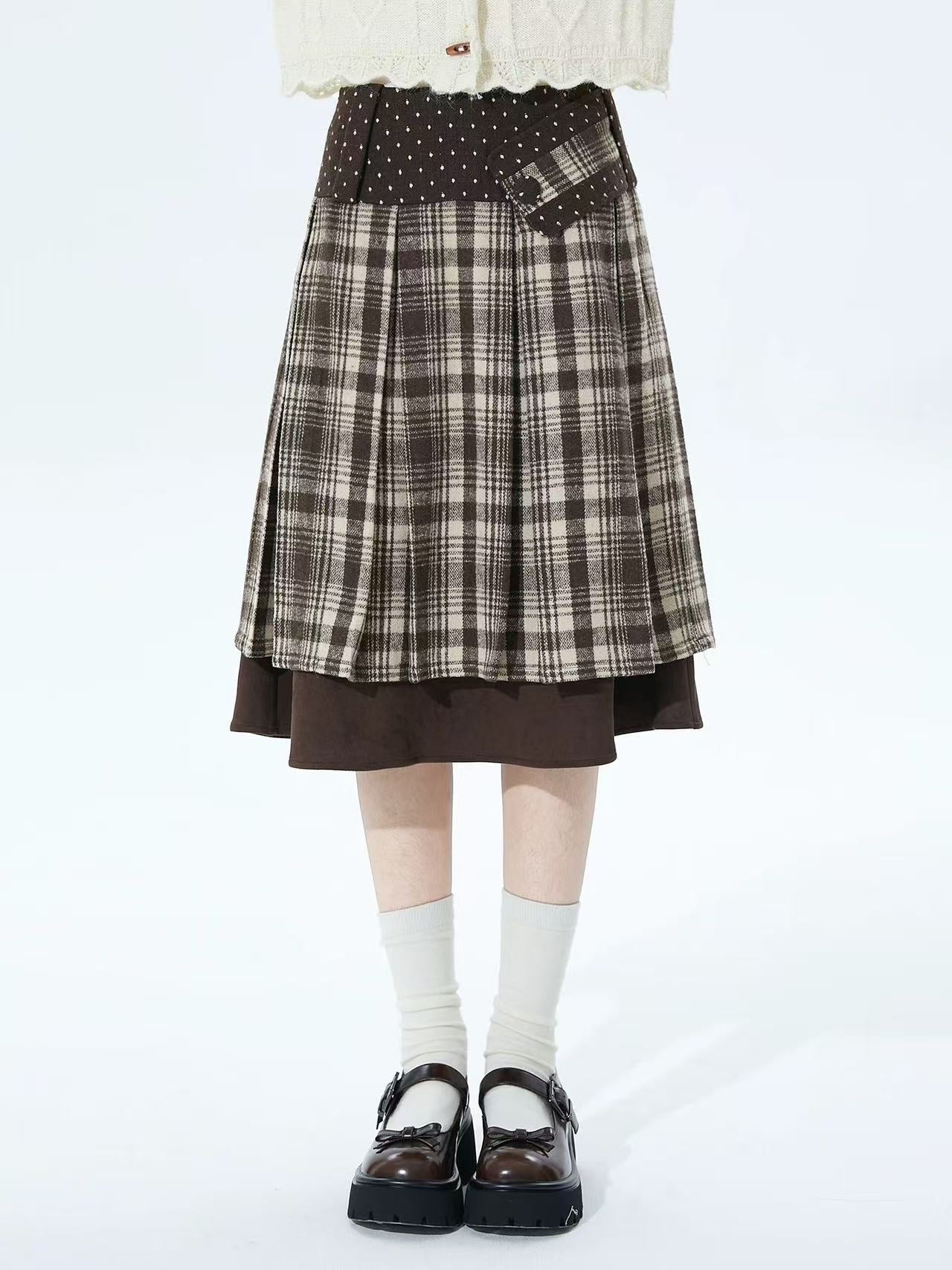 Design Concept:
This Lolita skirt features a classic brown plaid pattern with a vintage-inspired high-waist design and a diagonal waist belt. The A-line silhouette adds a flattering shape while maintaining comfort and mobility. Perfect for daily wear, casual meetups, or themed tea parties, it embodies a charming school-girl aesthetic with a touch of retro elegance.