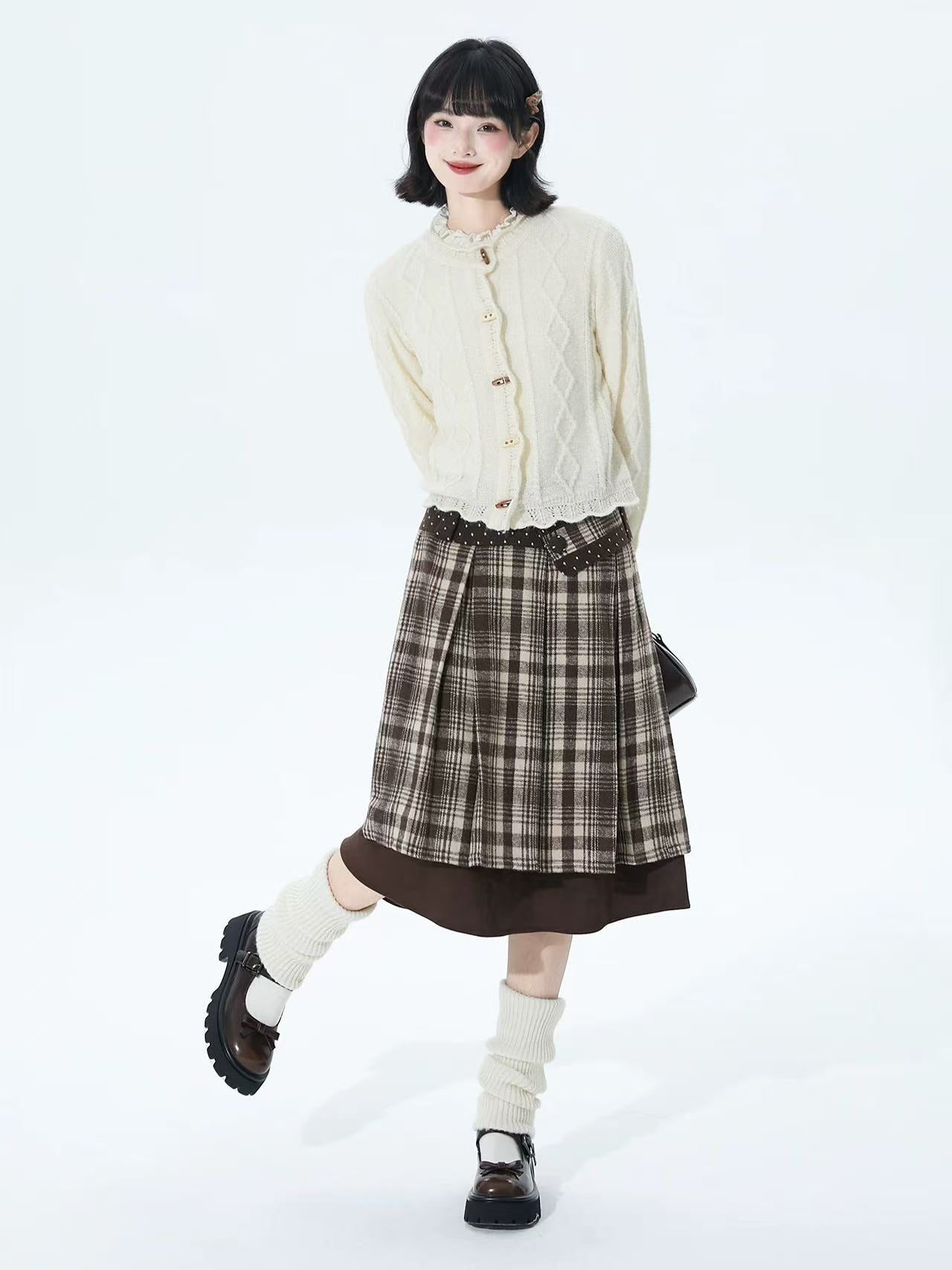 Design Concept:
This Lolita skirt features a classic brown plaid pattern with a vintage-inspired high-waist design and a diagonal waist belt. The A-line silhouette adds a flattering shape while maintaining comfort and mobility. Perfect for daily wear, casual meetups, or themed tea parties, it embodies a charming school-girl aesthetic with a touch of retro elegance.