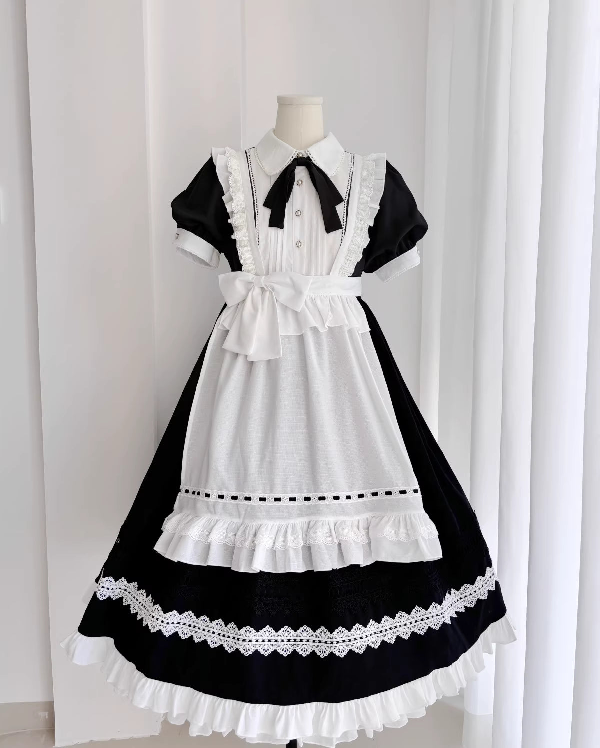 Design Concept:
This Lolita maid dress combines classic black and white tones with a charming soft Lolita aesthetic. Designed with both long and short sleeve options, the dress balances elegance and playfulness, making it perfect for daily wear, casual outings, or themed events. The fitted bodice and flared skirt create a flattering silhouette, while the delicate details capture the essence of traditional maid style in a wearable, modern Lolita fashion.